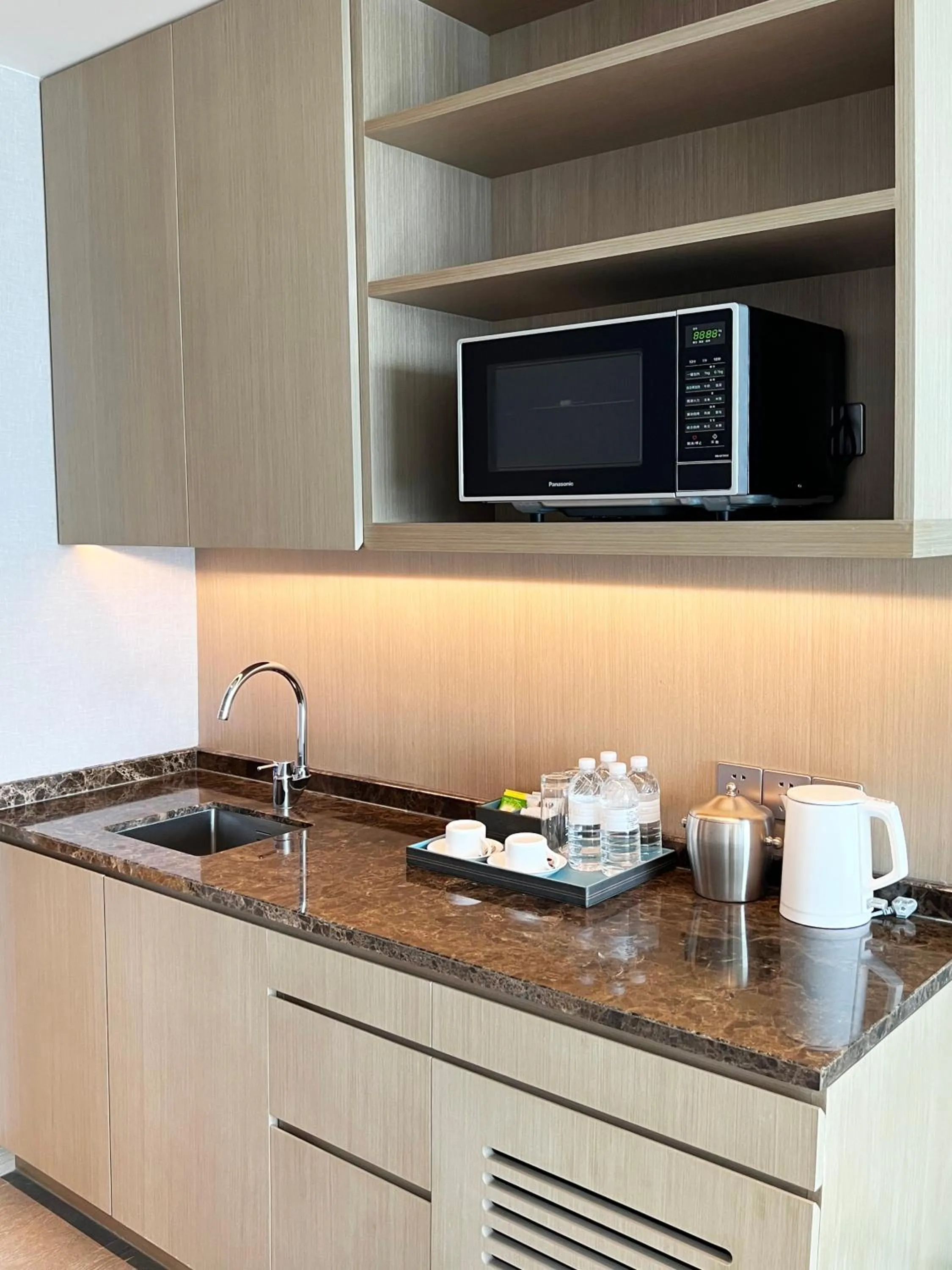 L Snow Supreme Hotel