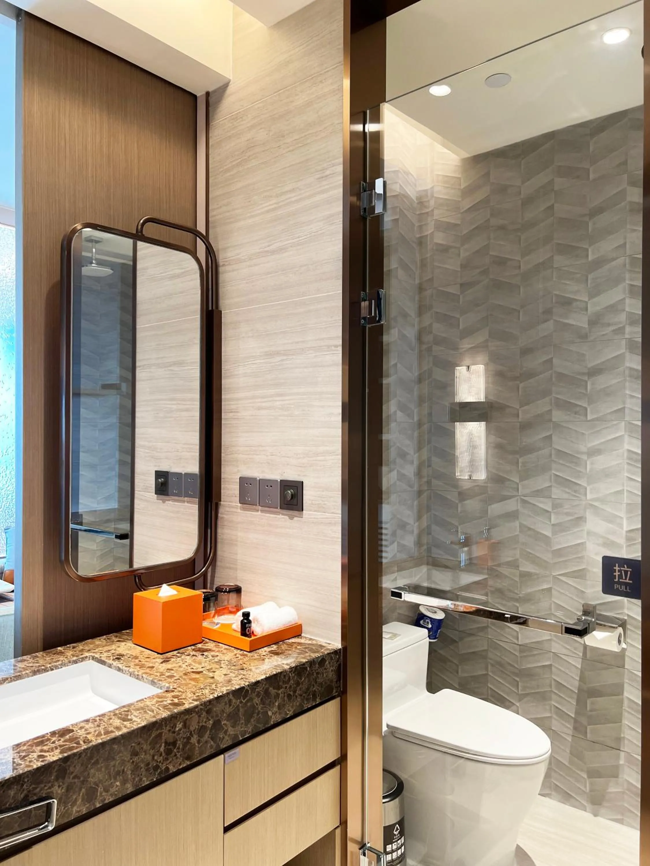 L Snow Supreme Hotel