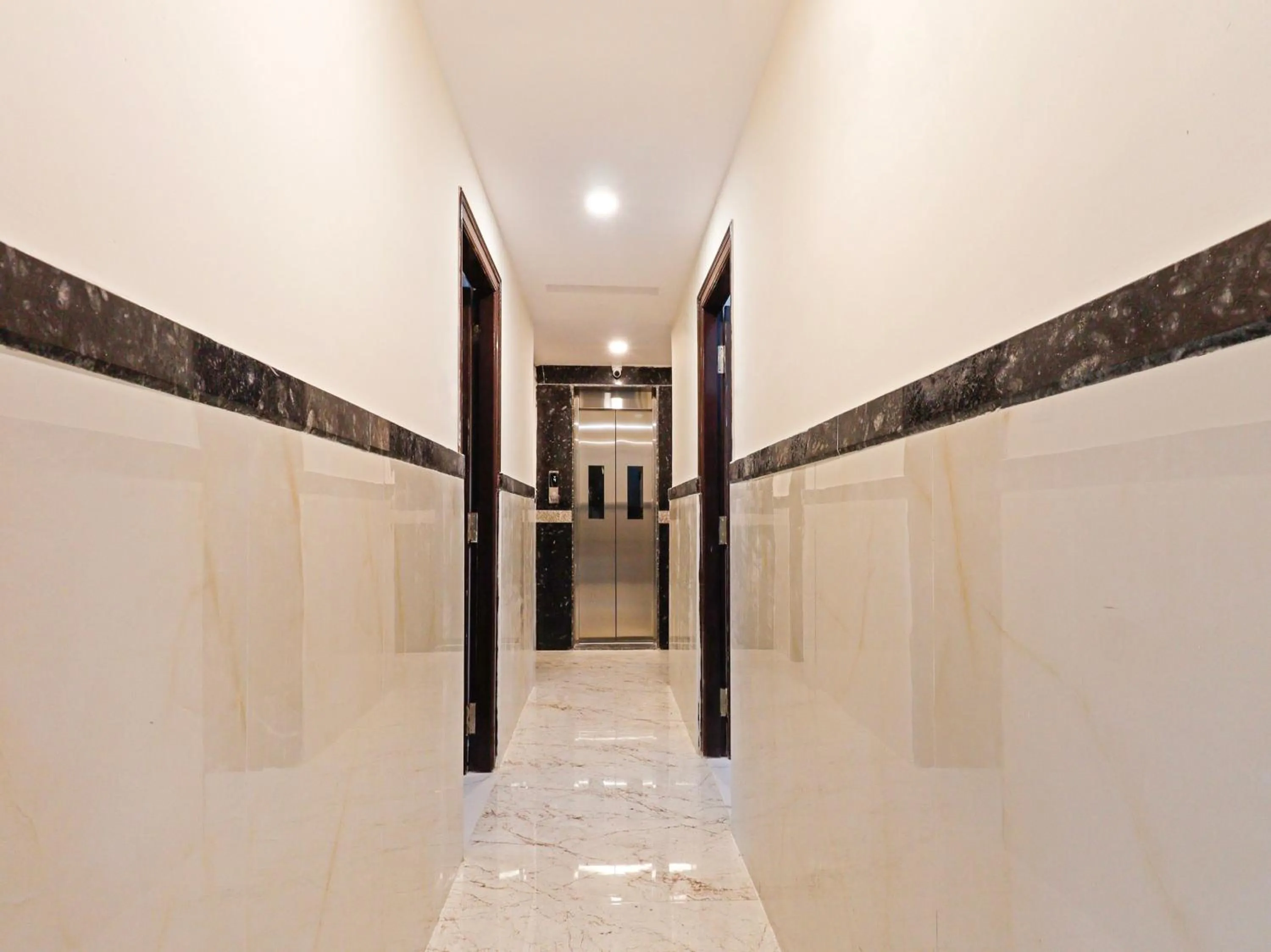 Lobby or reception in Super Townhouse Bellandur Near Embassy Tech Village