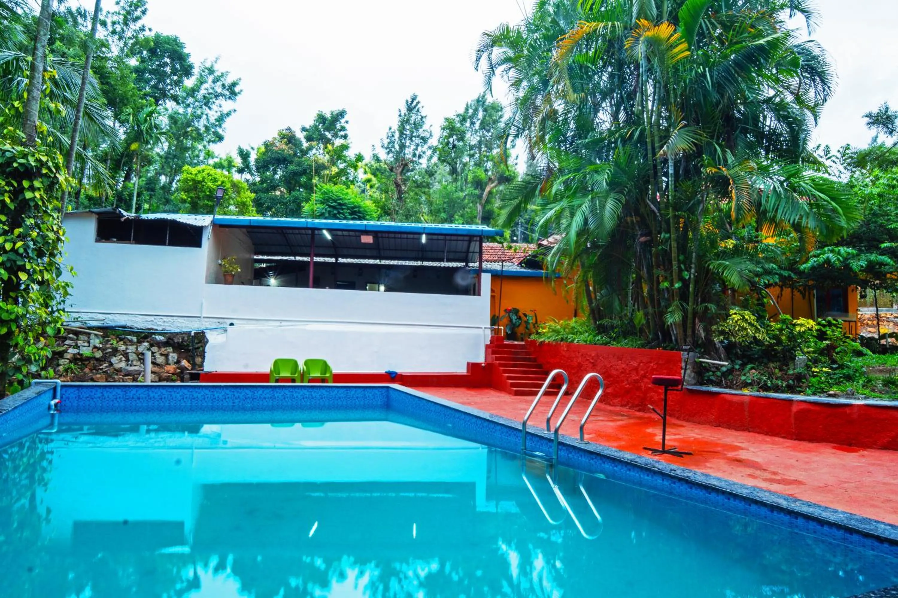 Swimming pool in Enso Luxury Stays