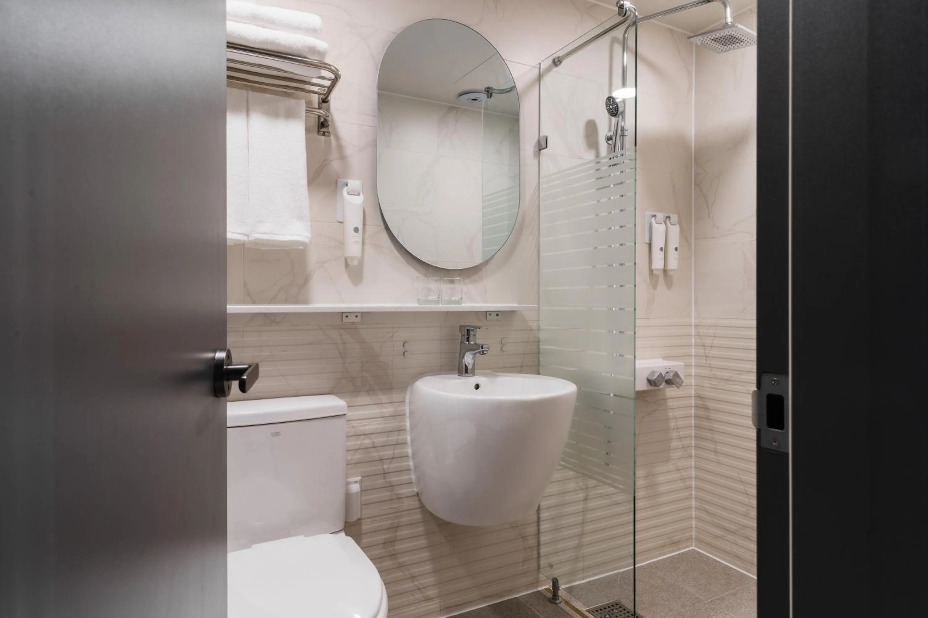 Shower in Homes Stay G-Valley Gasan