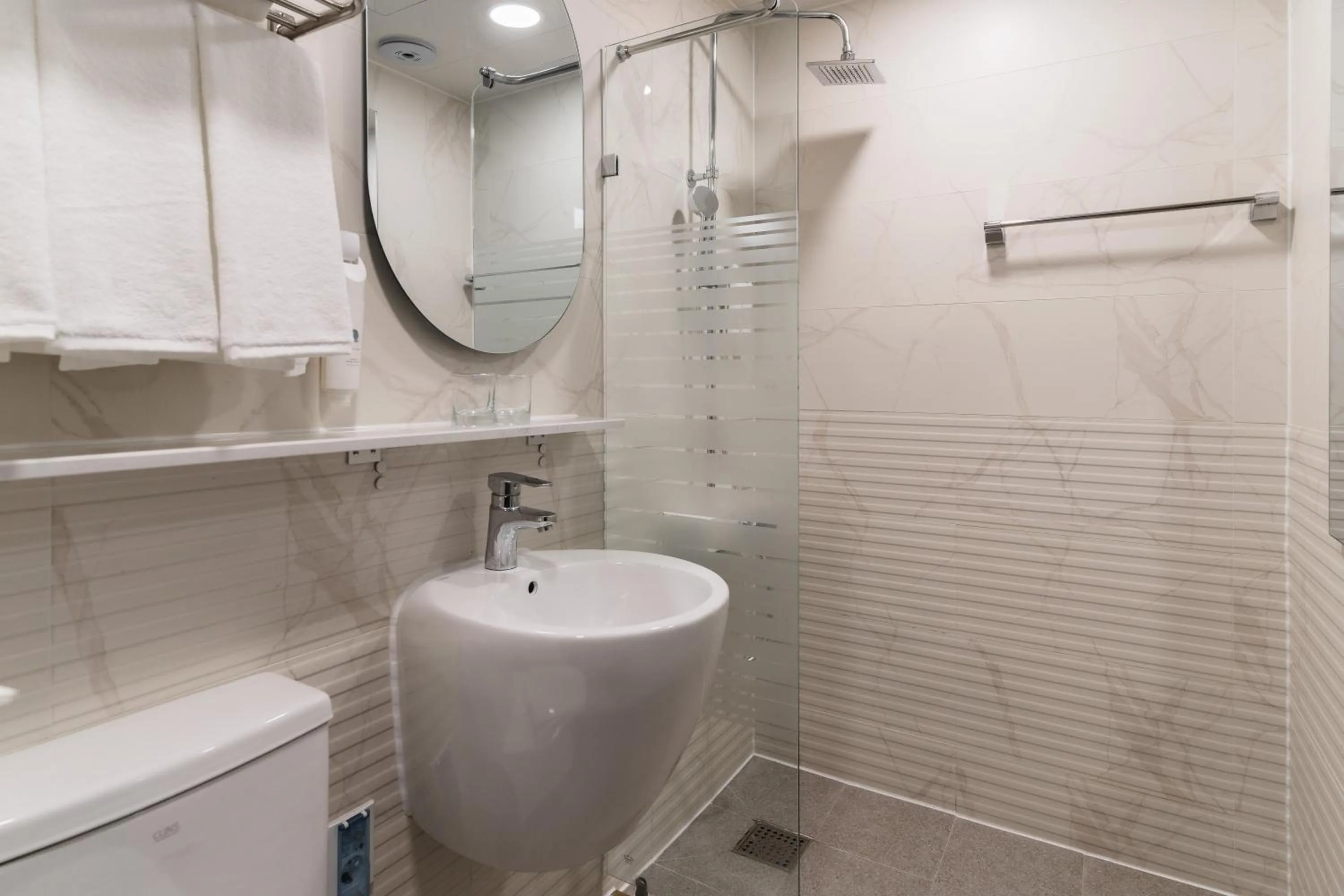 Shower in Homes Stay G-Valley Gasan