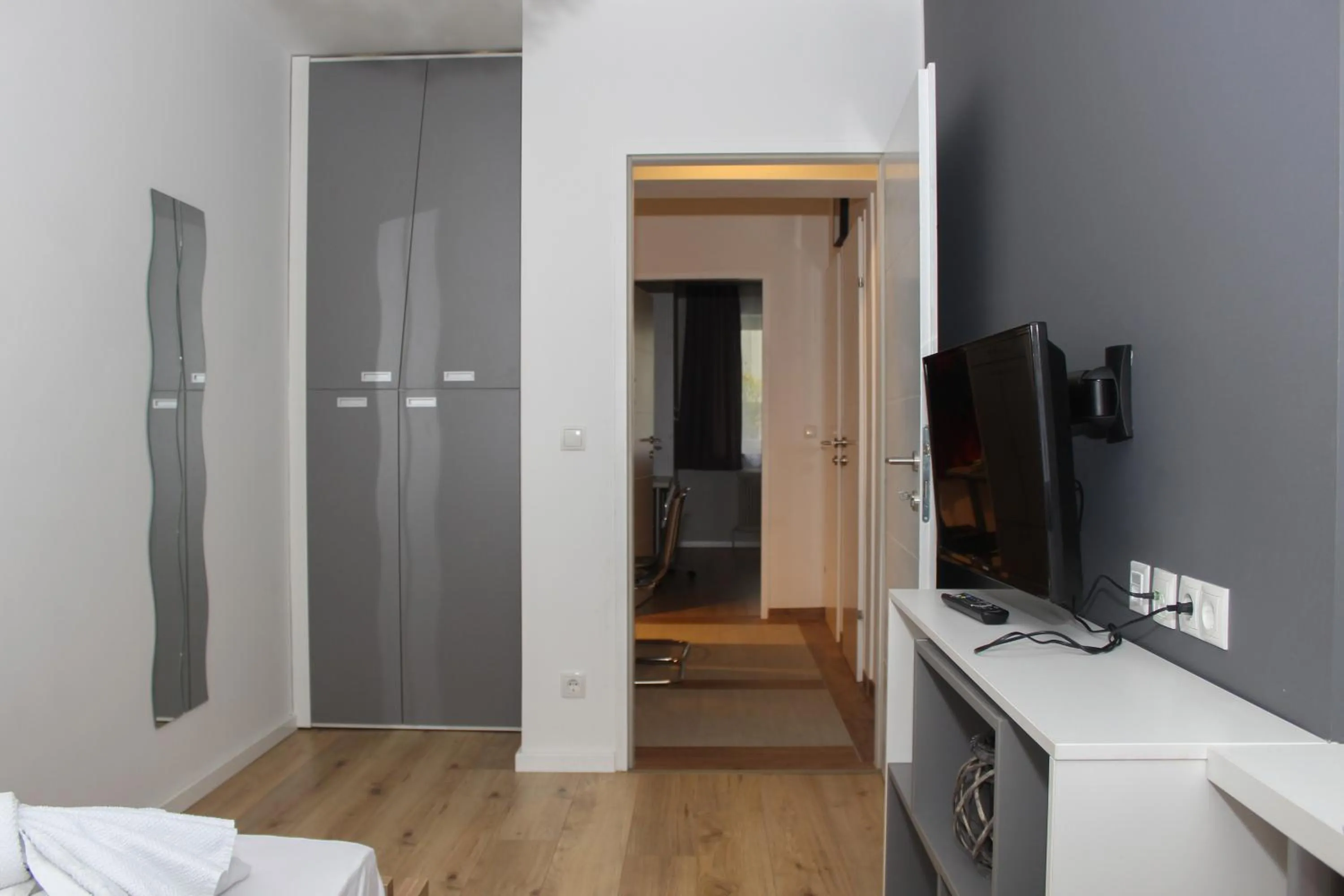 TV and multimedia in Christiano Apartments 1060 CITY