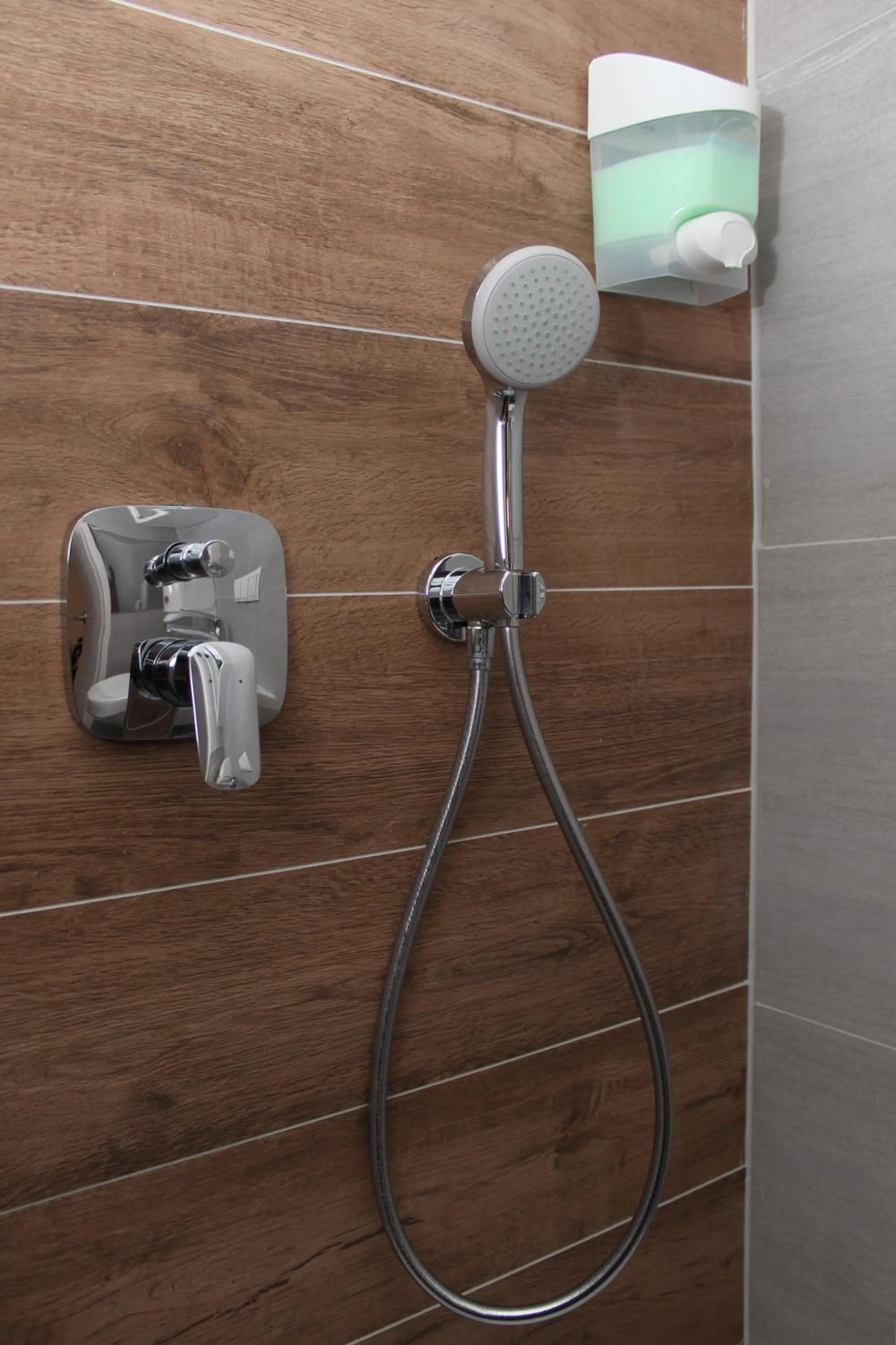 Shower in Christiano Apartments 1060 CITY