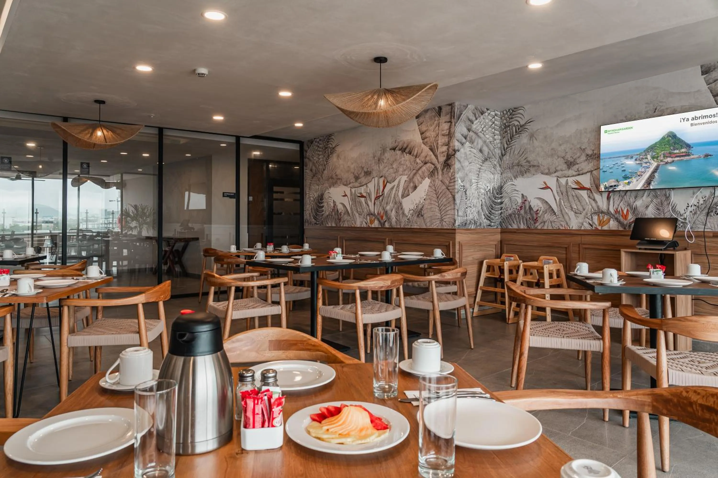 Restaurant/places to eat in Wyndham Garden Mazatlan Marina