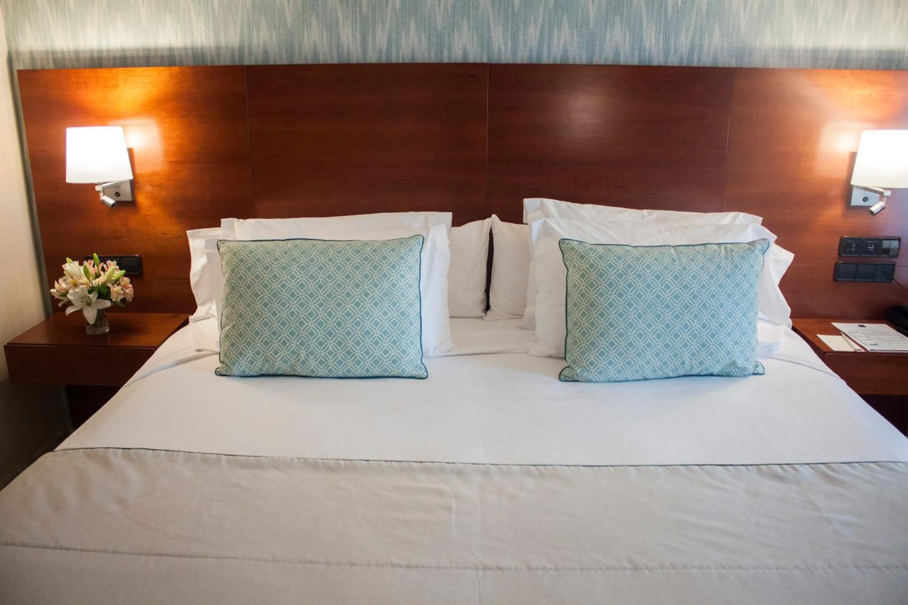 Bedroom, Bed in Hotel Carlos I Silgar