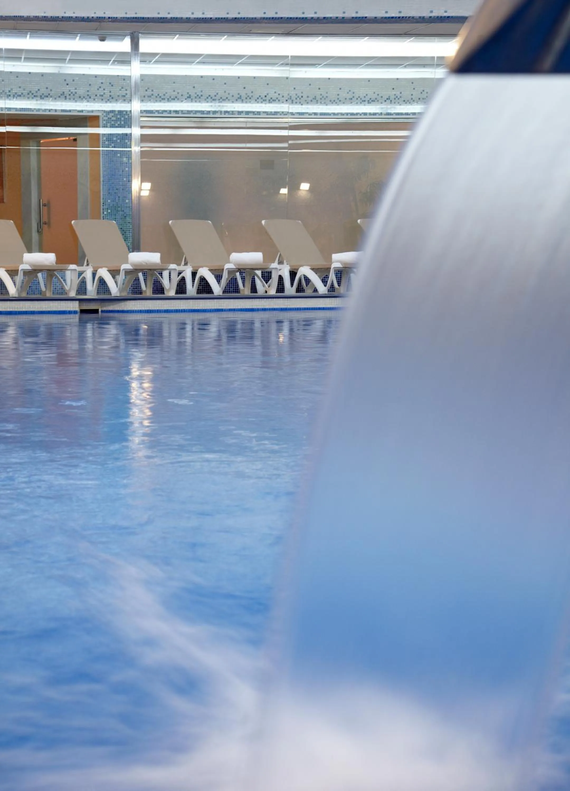 Swimming pool in Hotel Carlos I Silgar