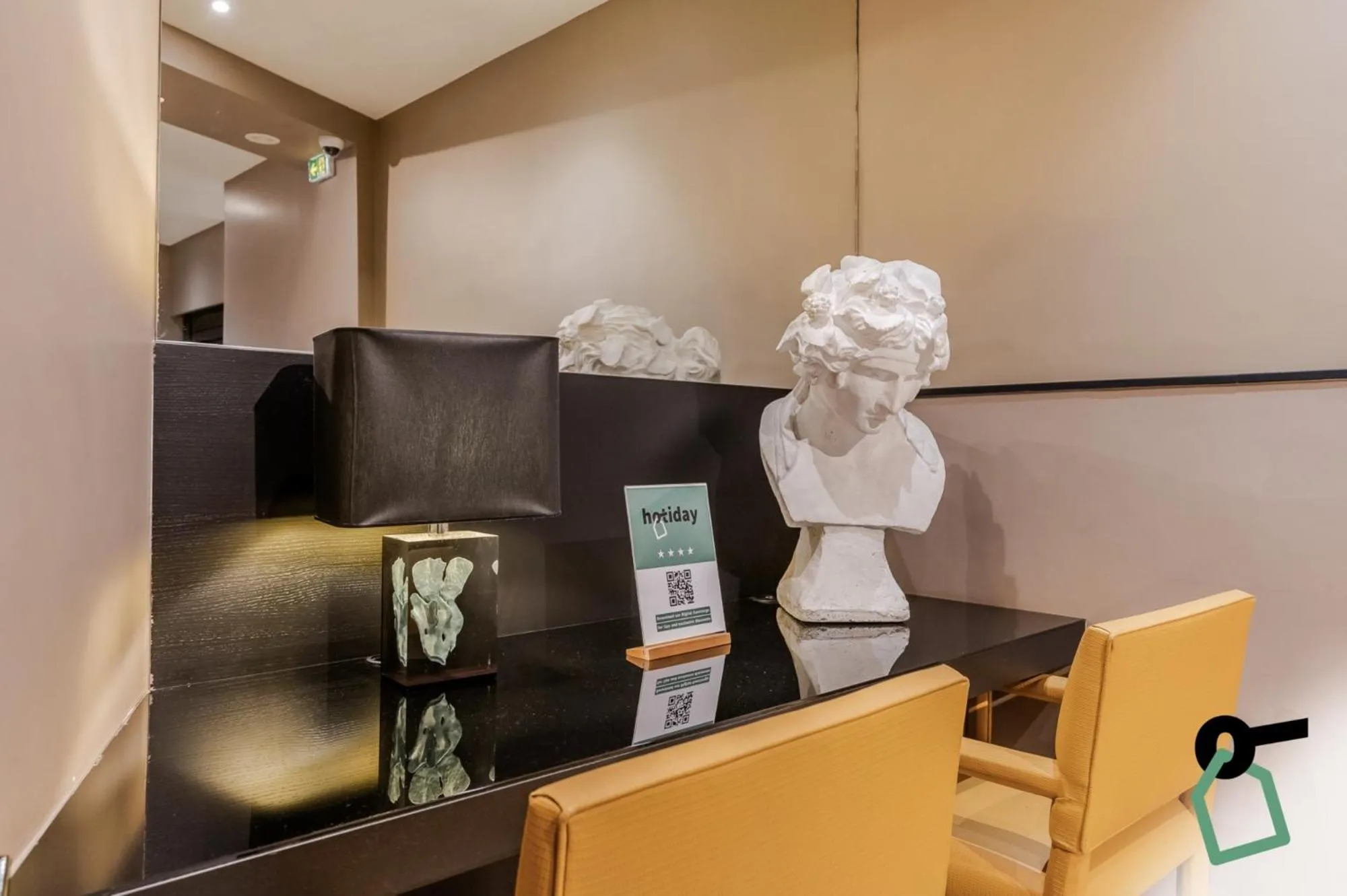 Seating area in Hotiday Room Collection - Paris Arc de Triomphe