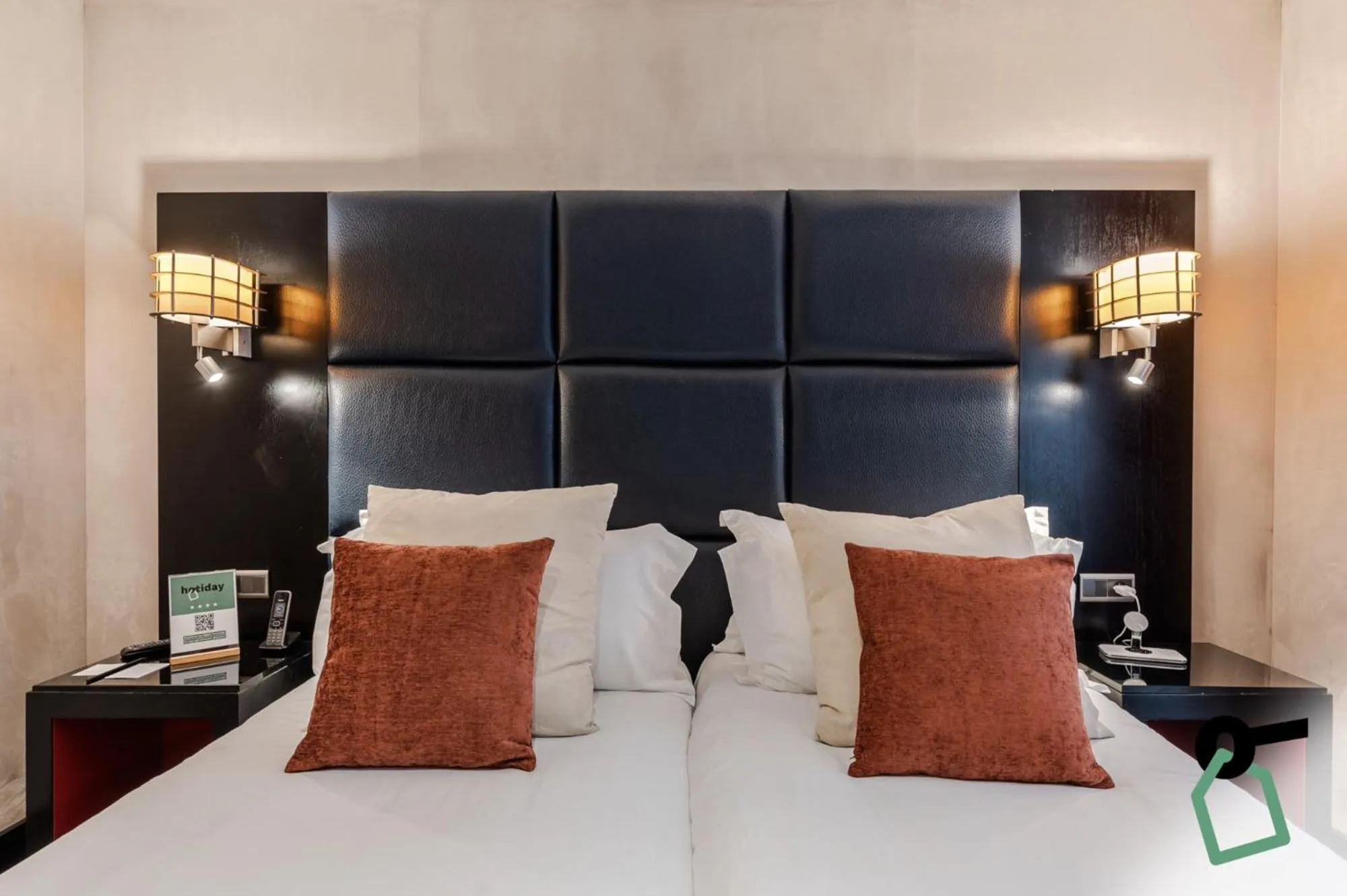 Bed in Hotiday Room Collection - Paris Arc de Triomphe