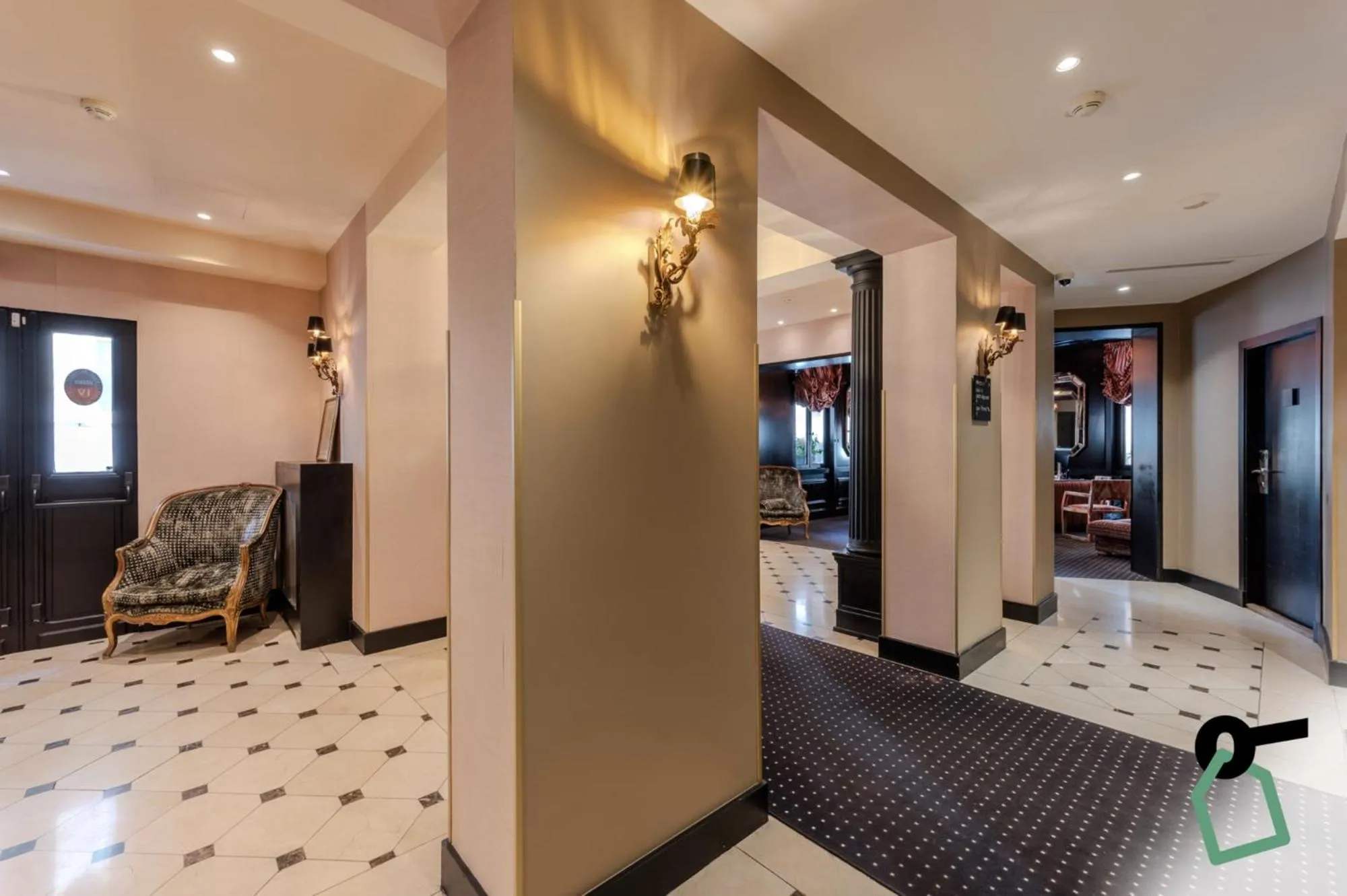 Lobby or reception in Hotiday Room Collection - Paris Arc de Triomphe