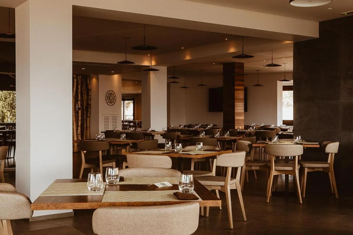 Restaurant/places to eat in Belladonna Hotel