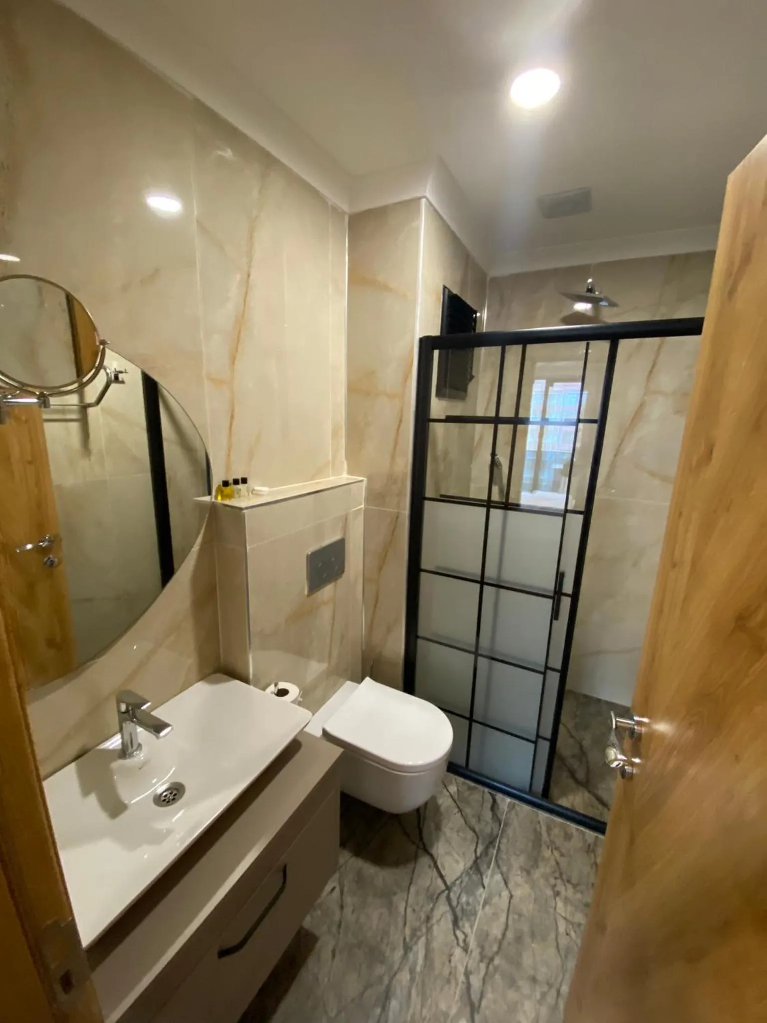 Shower in Rena Grand Residence & Suit
