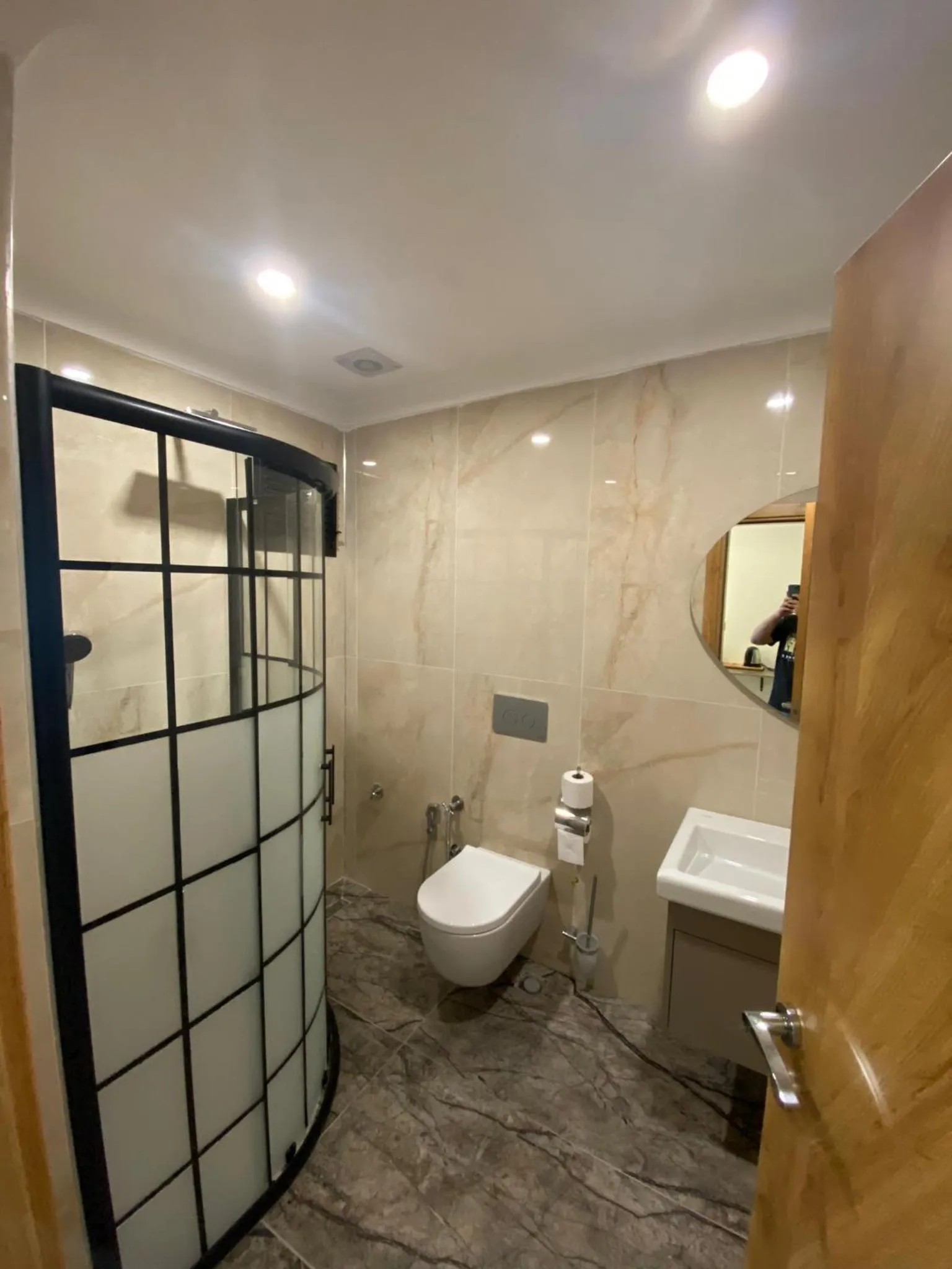 Shower in Rena Grand Residence & Suit