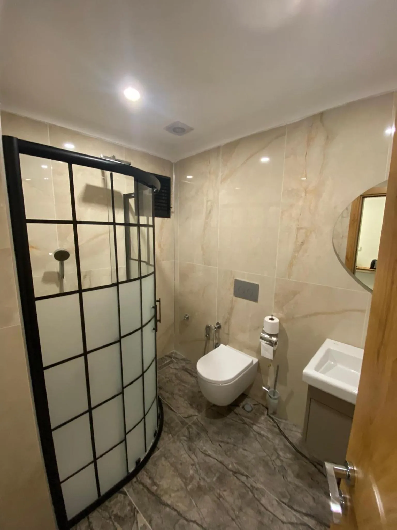 Shower in Rena Grand Residence & Suit