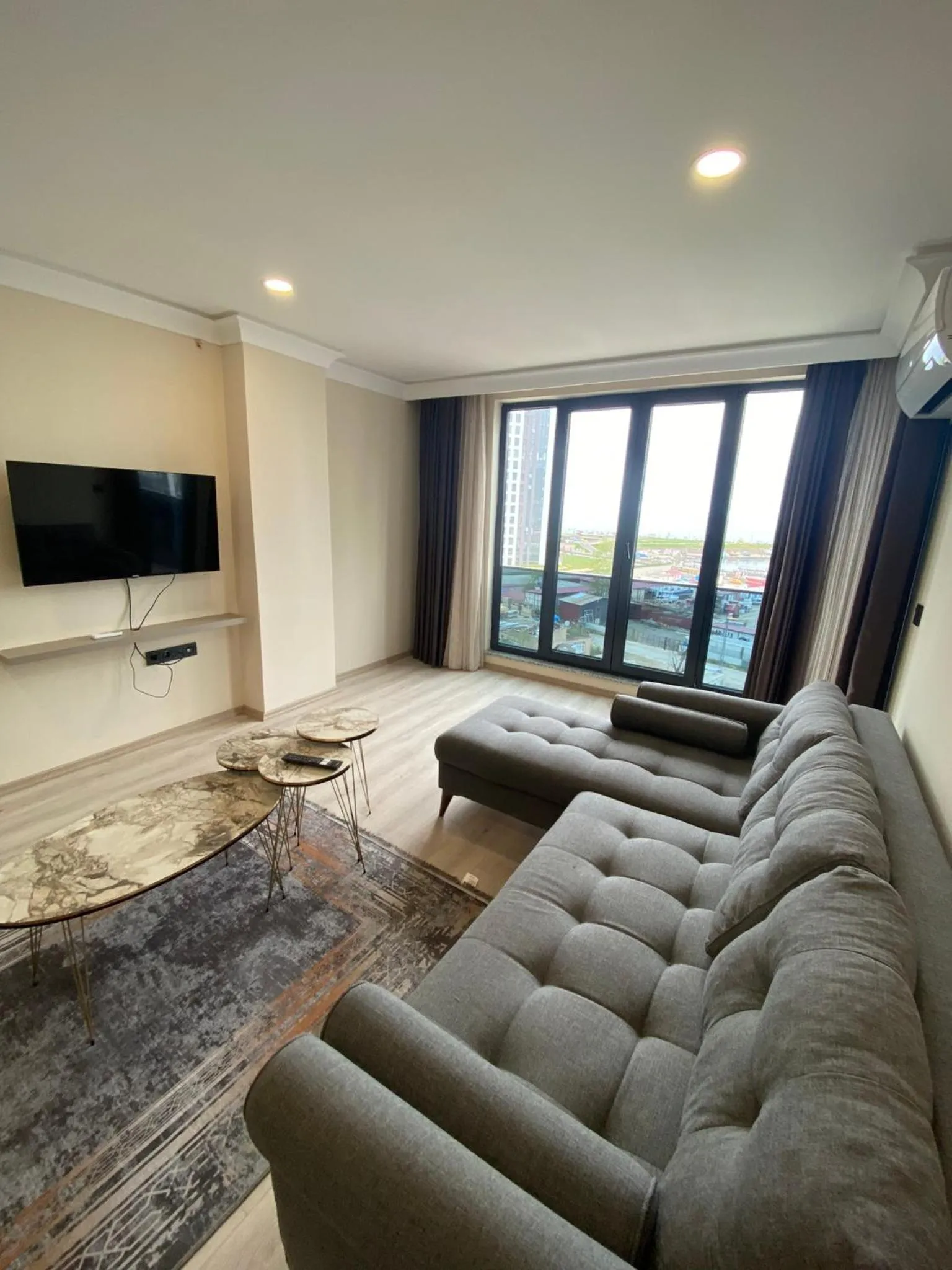 Communal lounge/ TV room in Rena Grand Residence & Suit