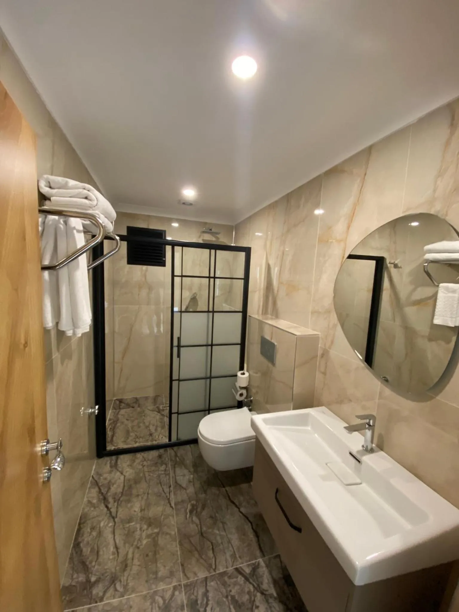 Shower in Rena Grand Residence & Suit
