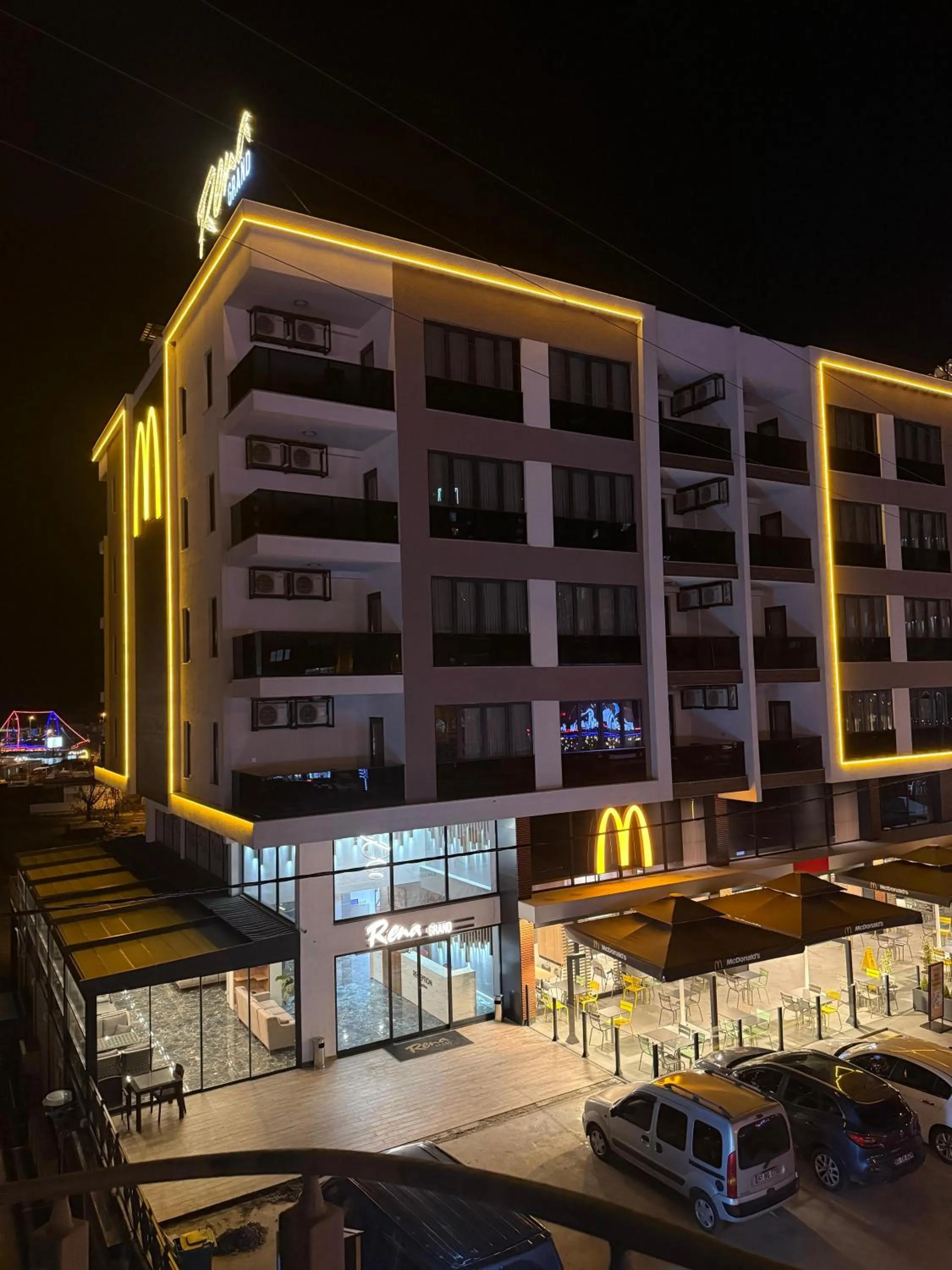 Property building in Rena Grand Residence & Suit