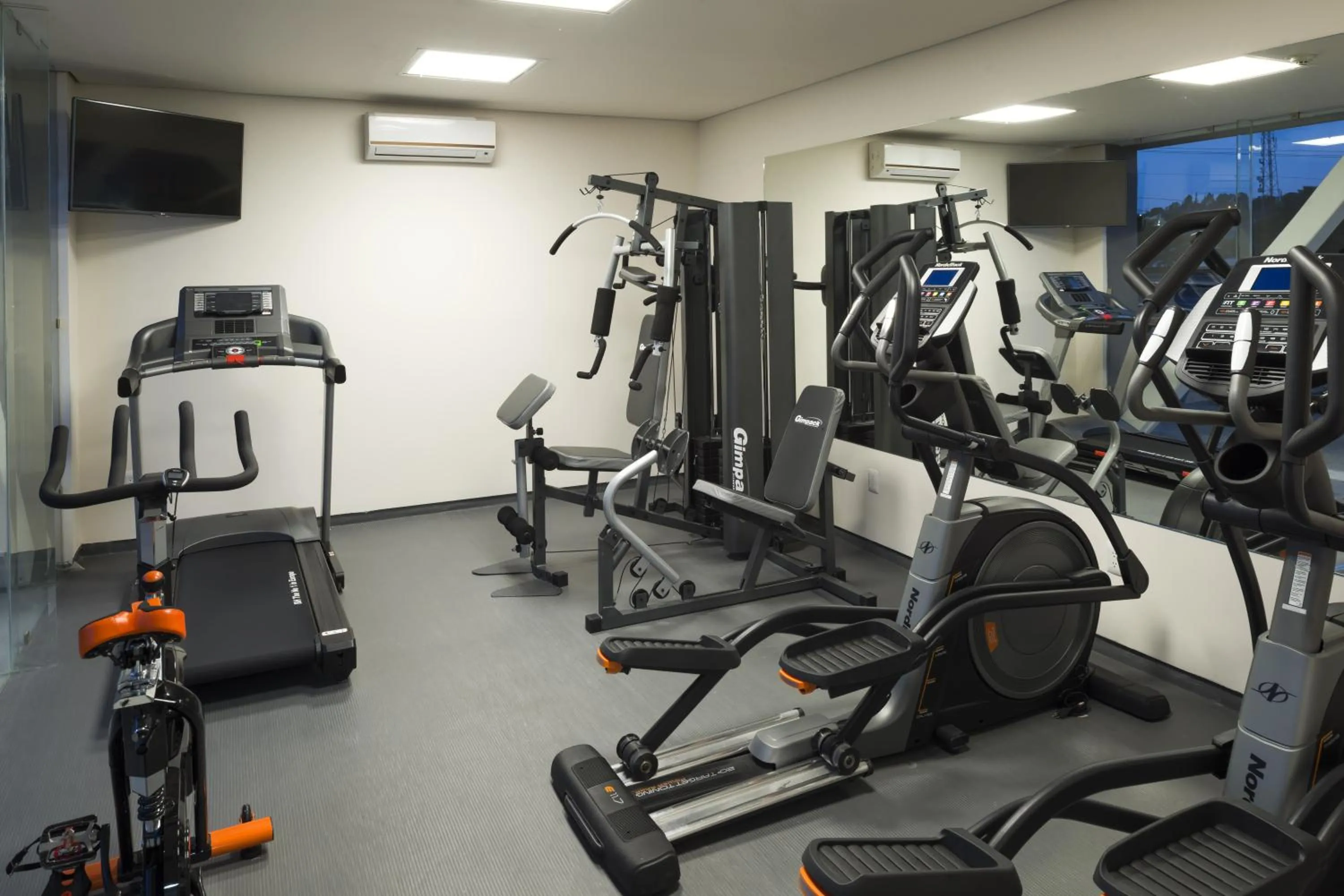 Fitness centre/facilities in Mision Express Queretaro