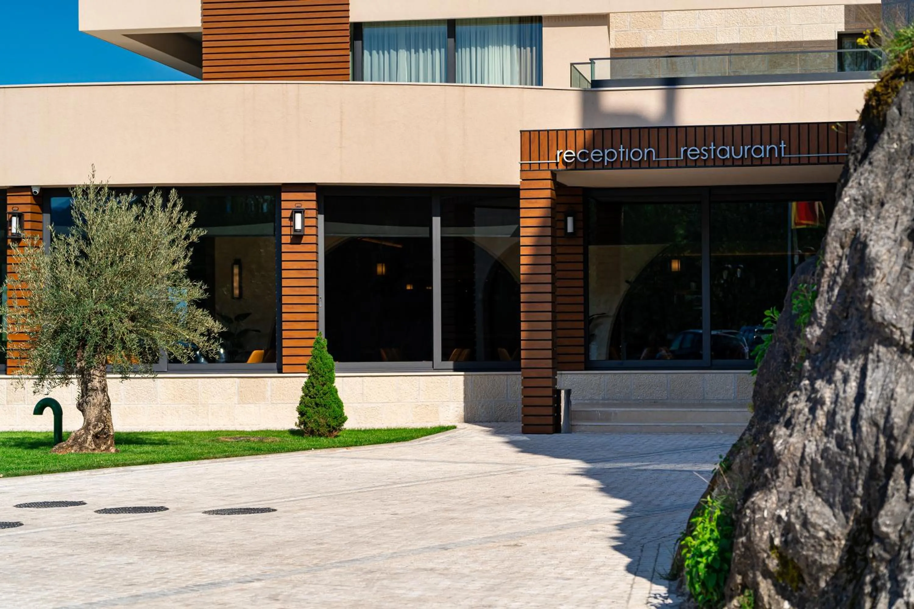 Property building in Hotel De‘Andros Virpazar