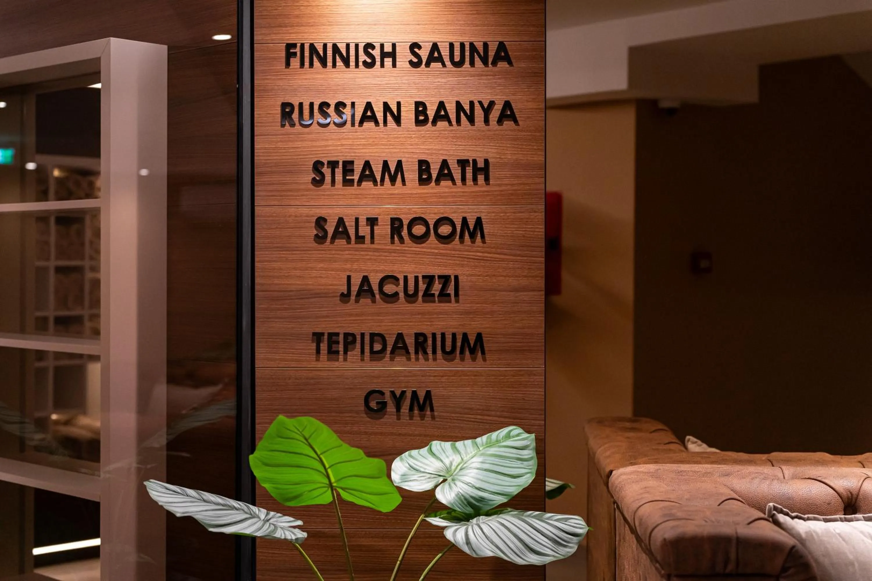 Text overlay in Hotel De‘Andros Virpazar
