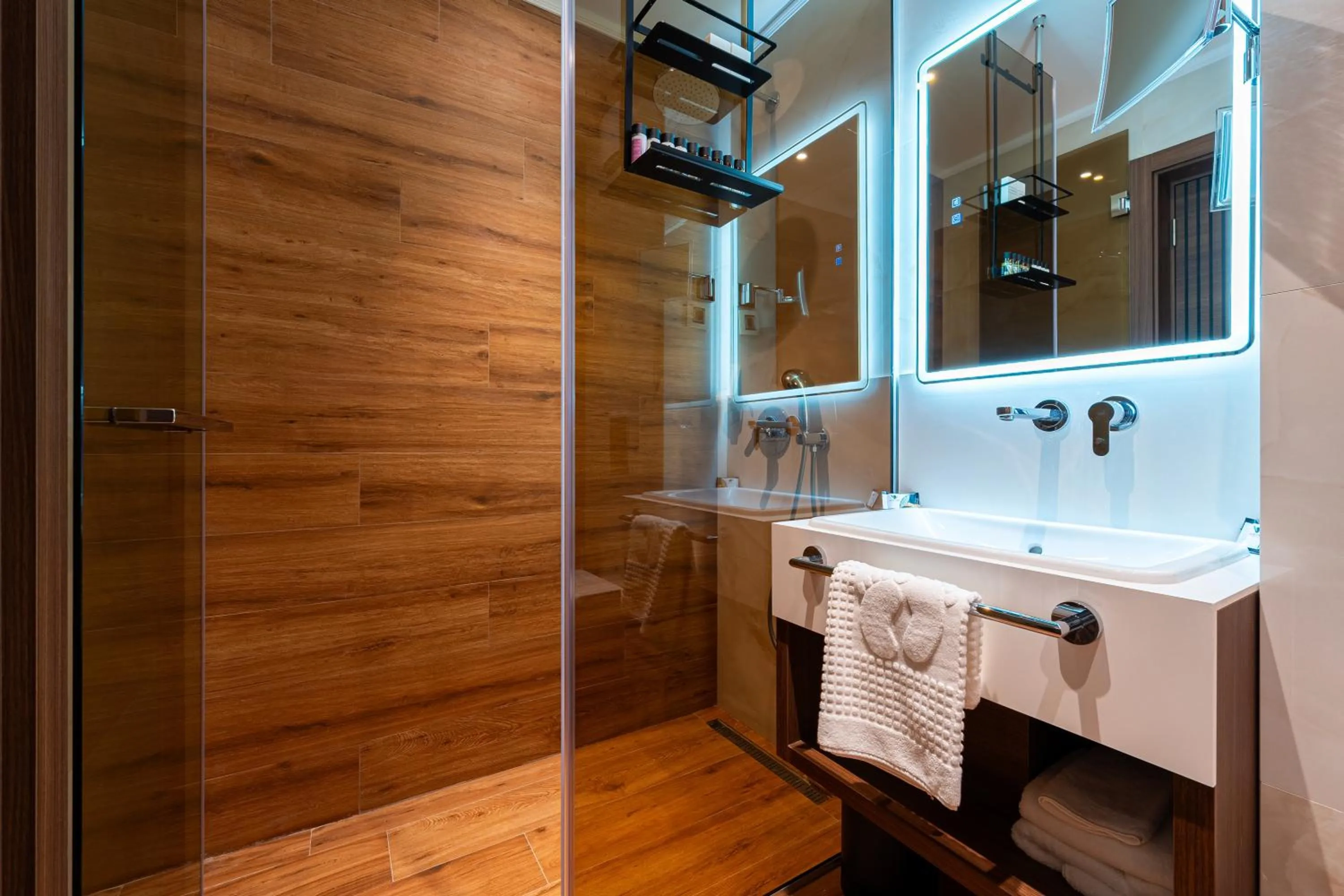 Shower in Hotel De‘Andros Virpazar