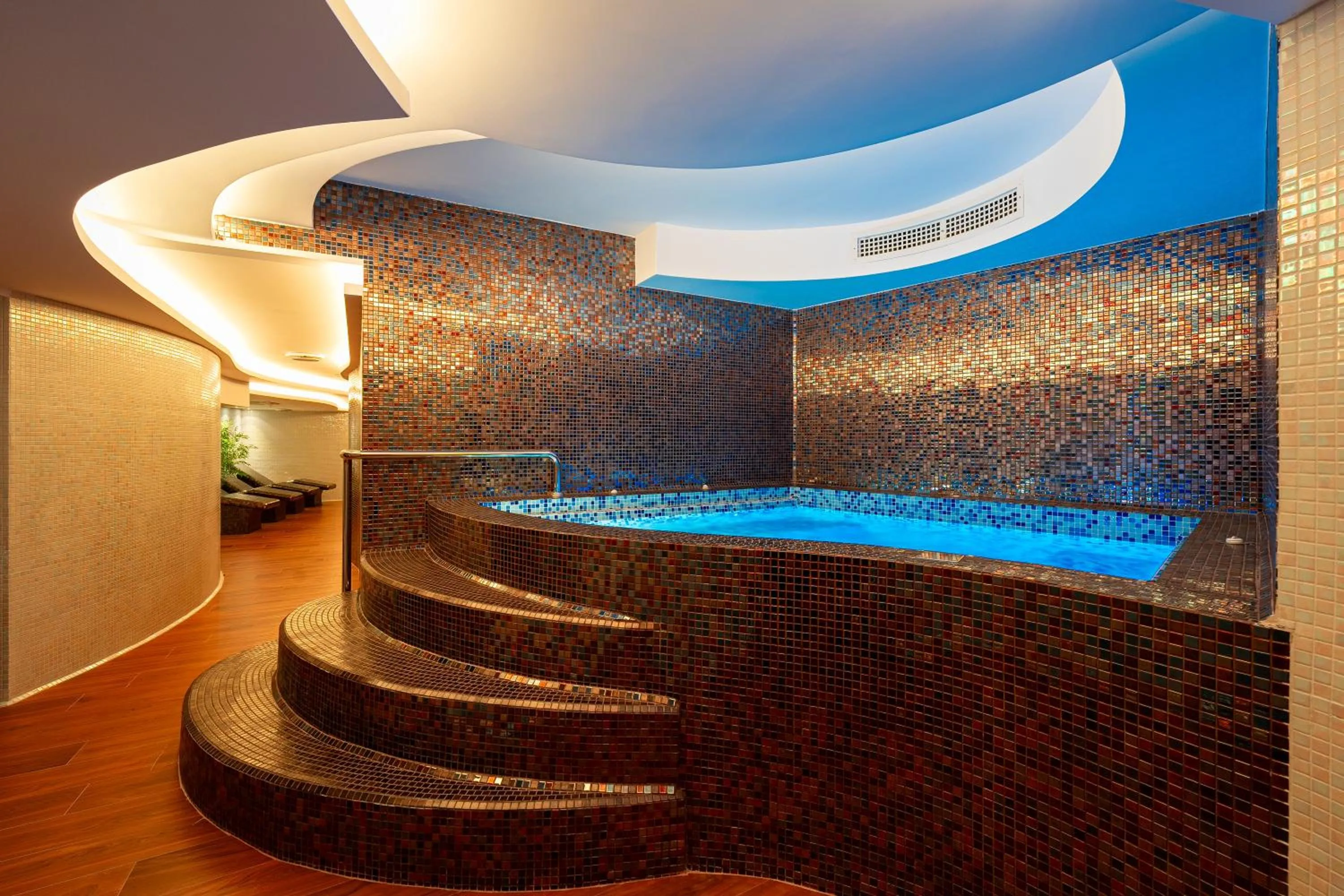Hot Tub in Hotel De‘Andros Virpazar