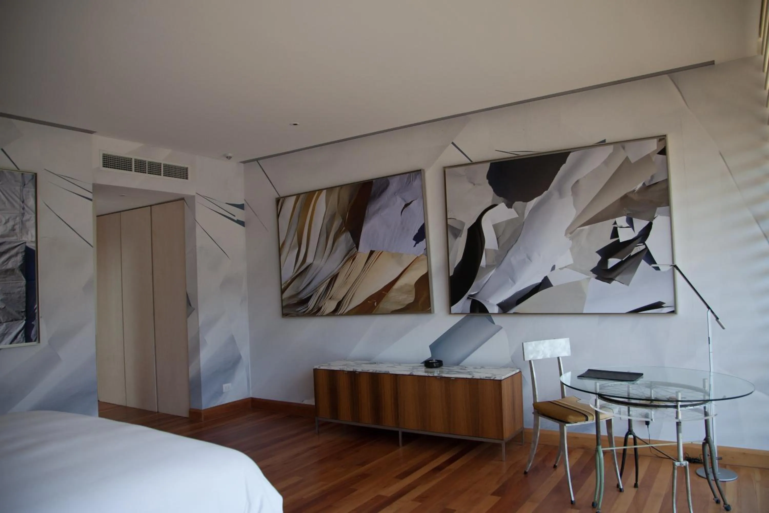 Photo of the whole room, Bed in Vik Chile