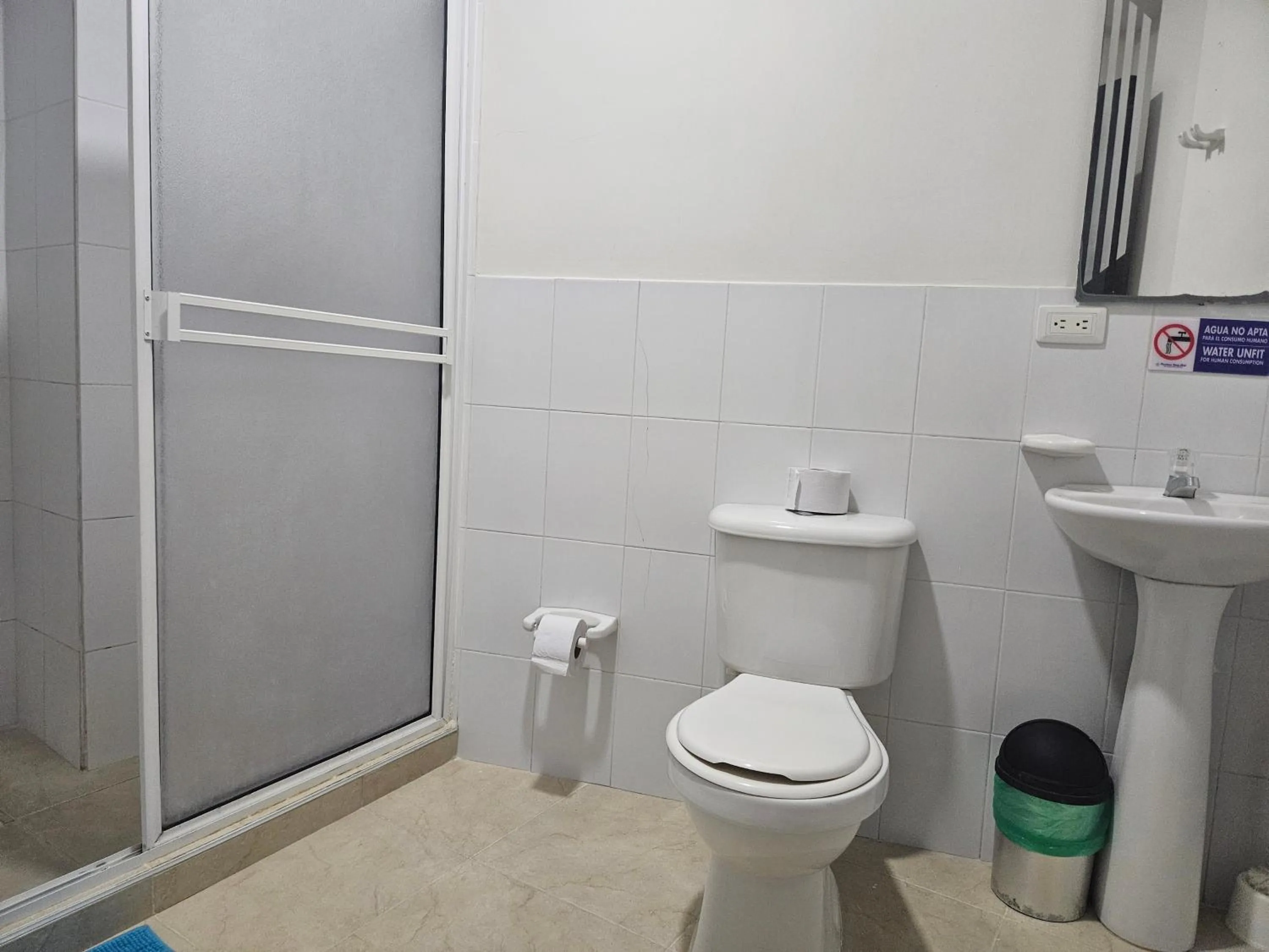 Bathroom in Caribbean Island Hotel Piso 2