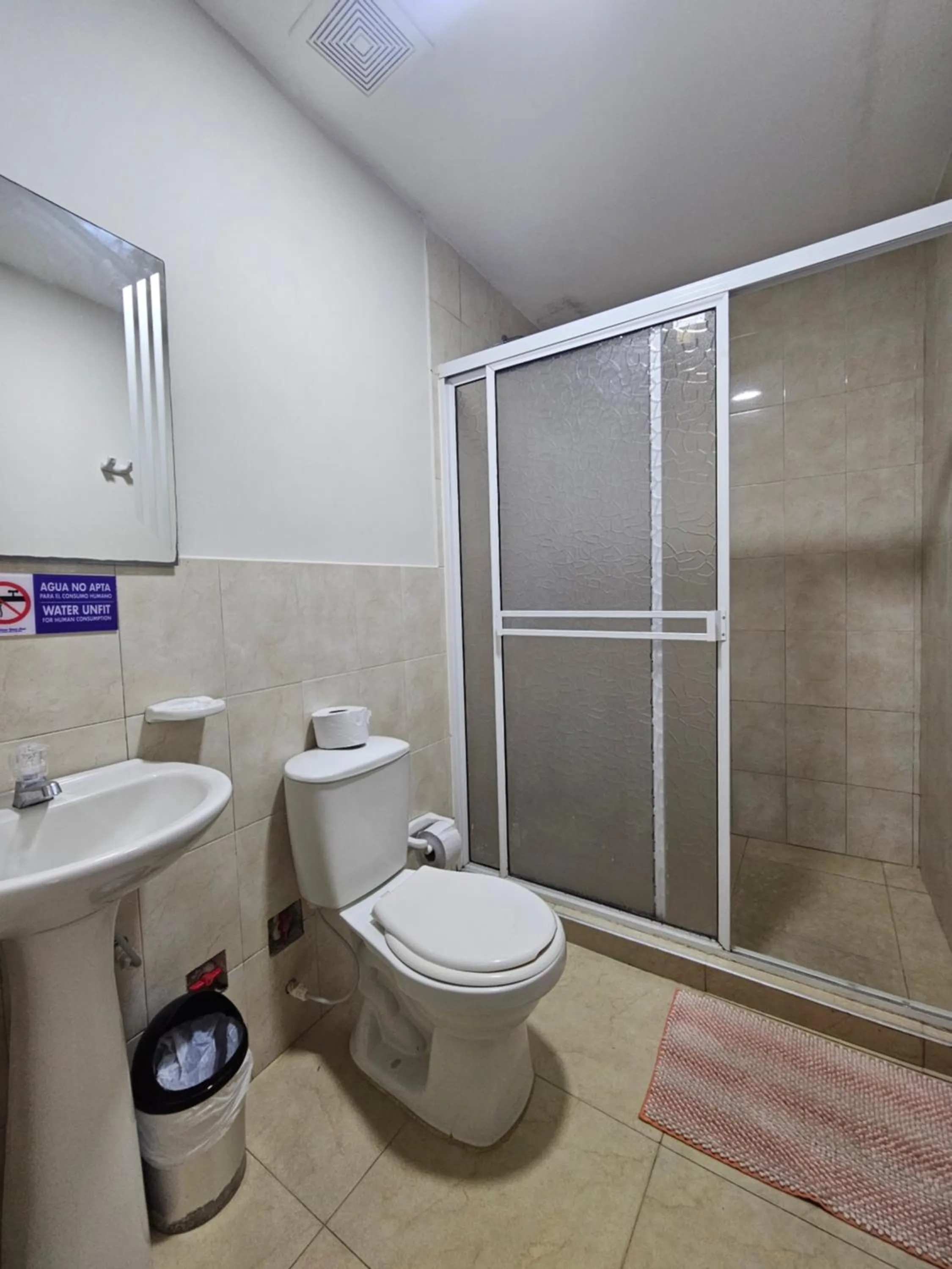 Bathroom in Caribbean Island Hotel Piso 2