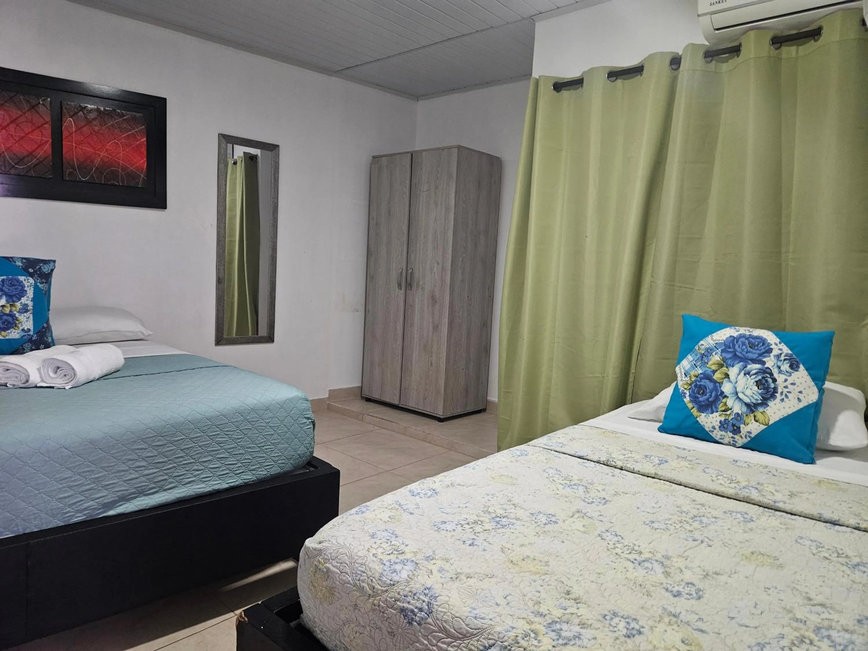 Photo of the whole room, Bed in Caribbean Island Hotel Piso 2