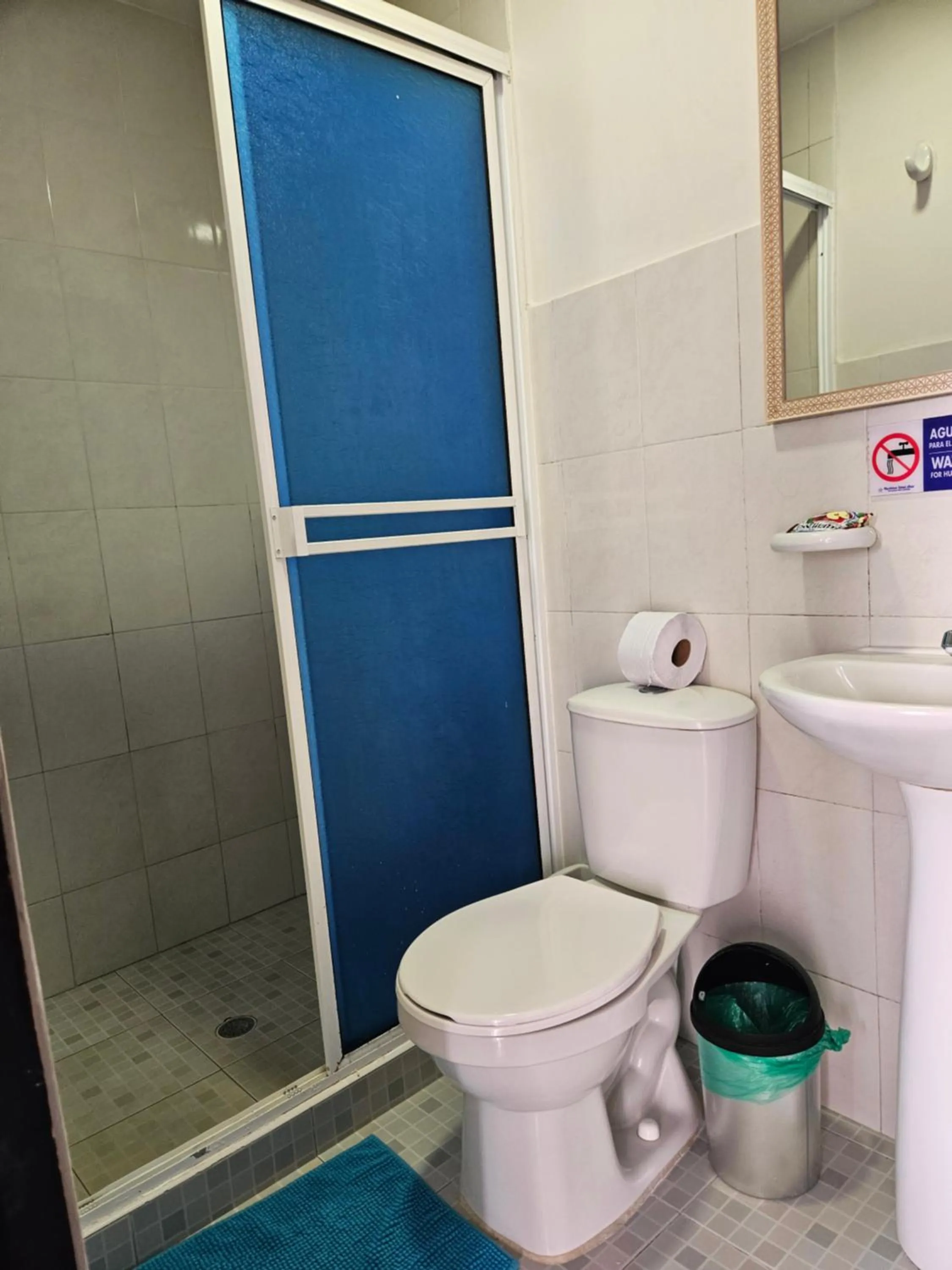 Shower in Caribbean Island Hotel Piso 2