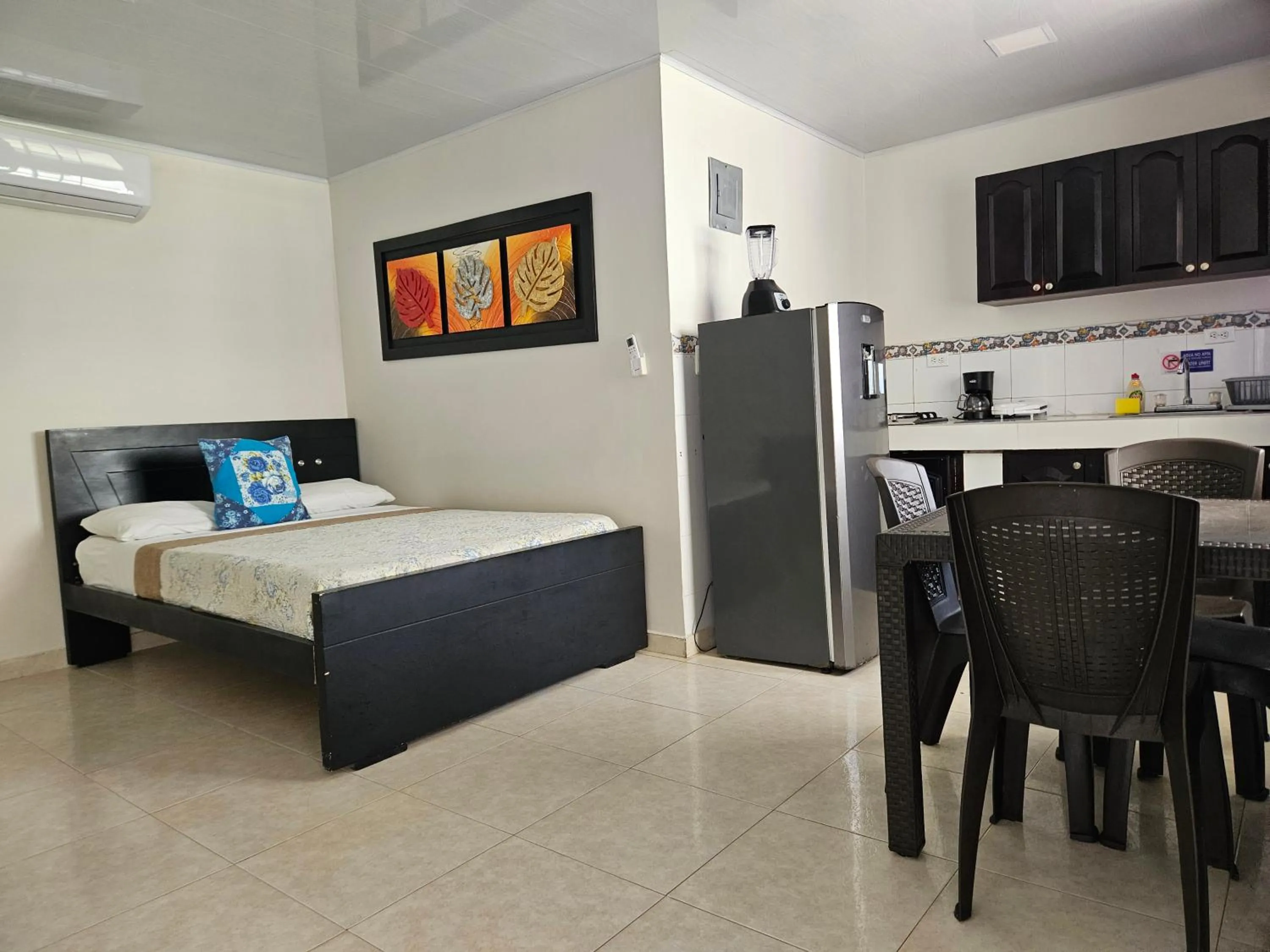 Kitchen or kitchenette, Bed in Caribbean Island Hotel Piso 2