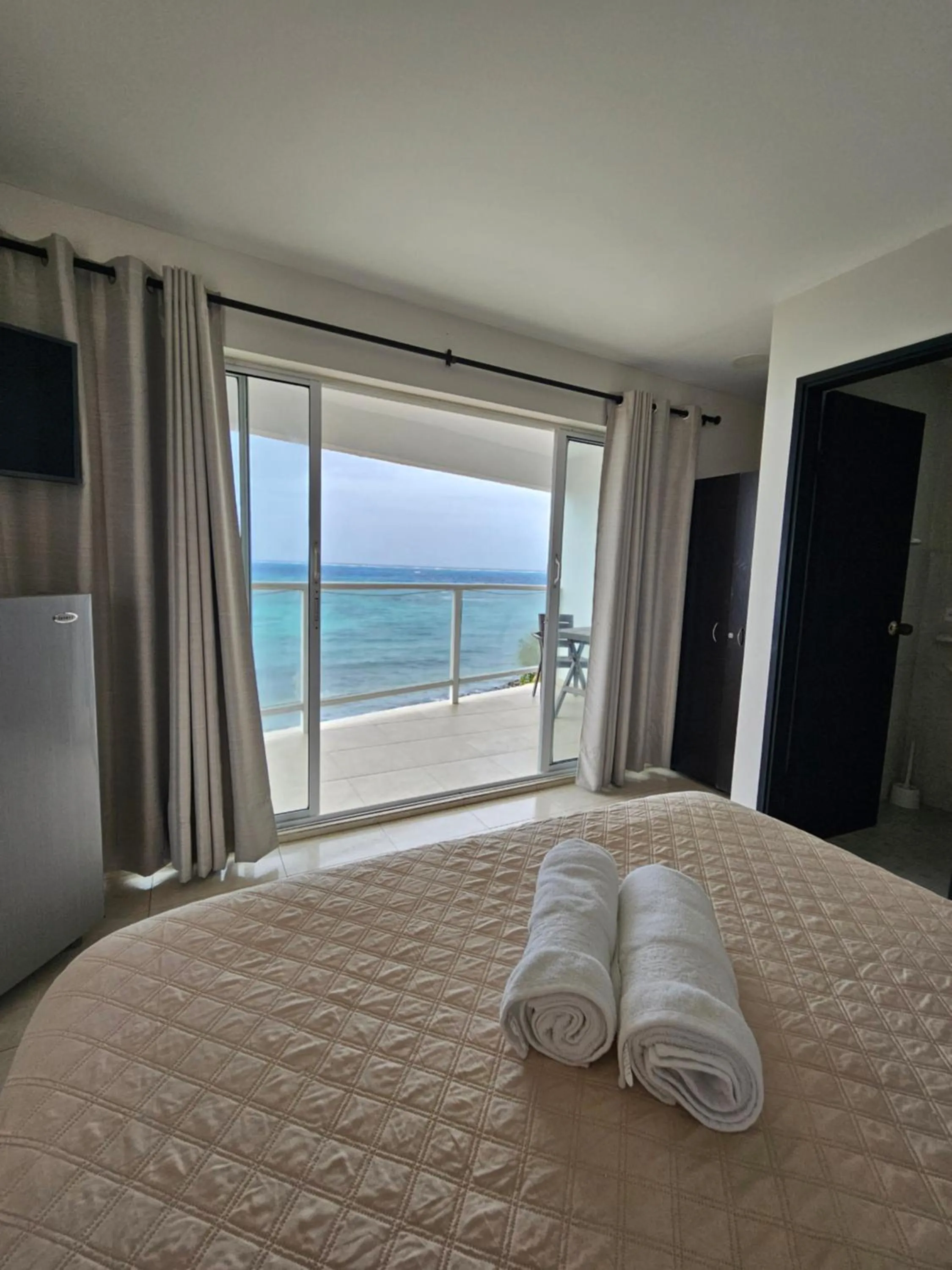 Bed in Caribbean Island Hotel Piso 2