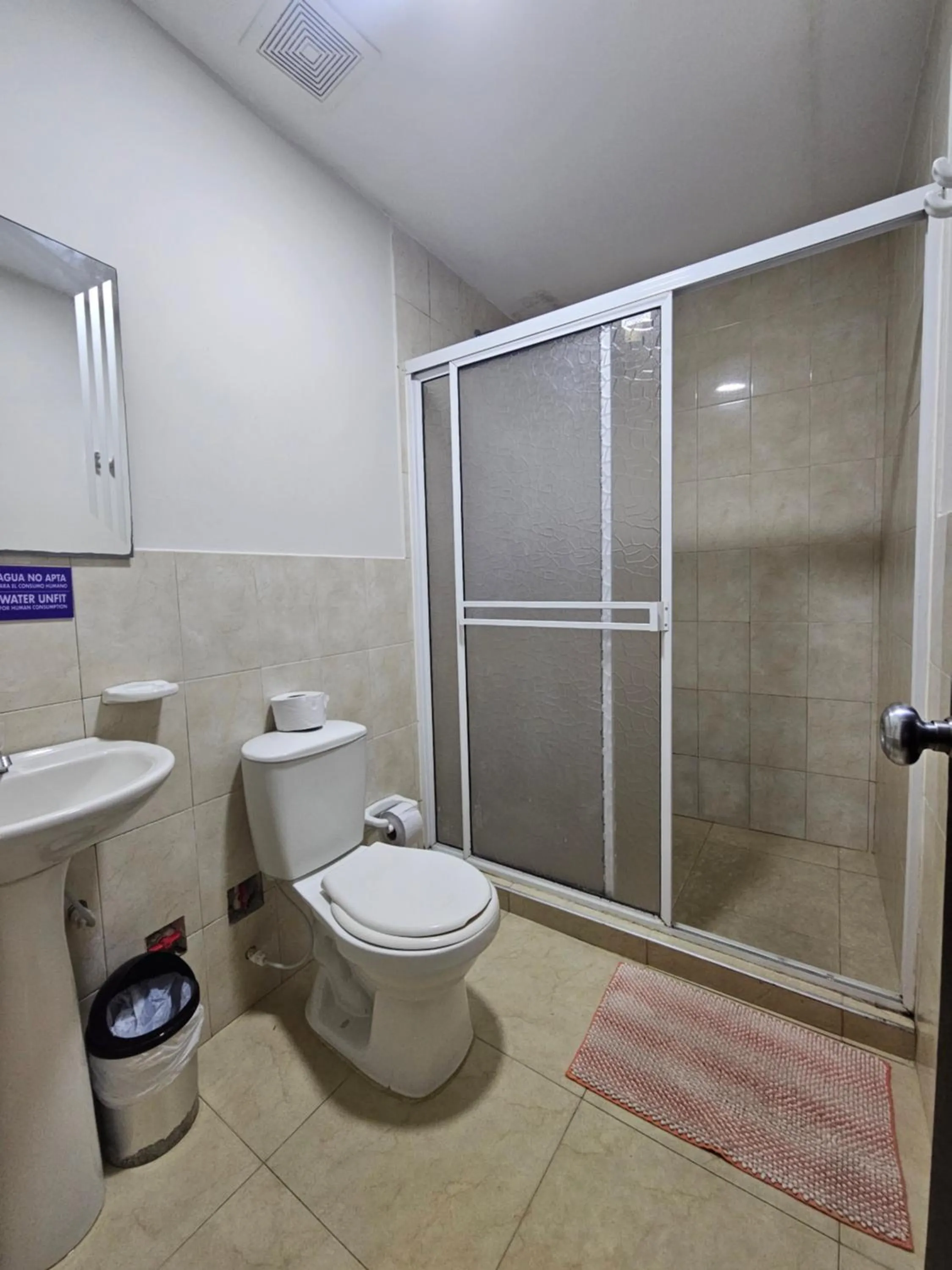 Bathroom in Caribbean Island Hotel Piso 2