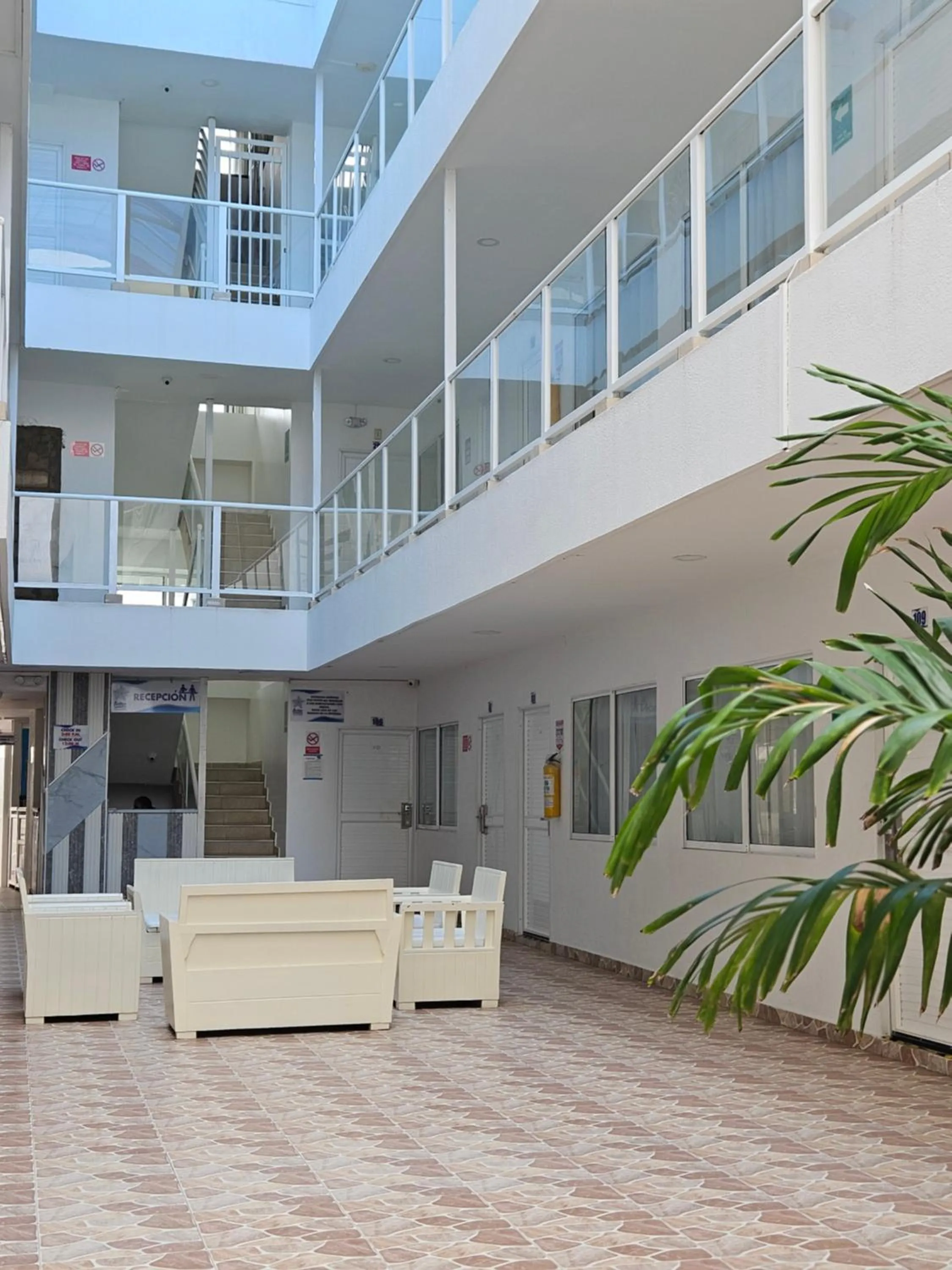 Property building in Caribbean Island Hotel Piso 2