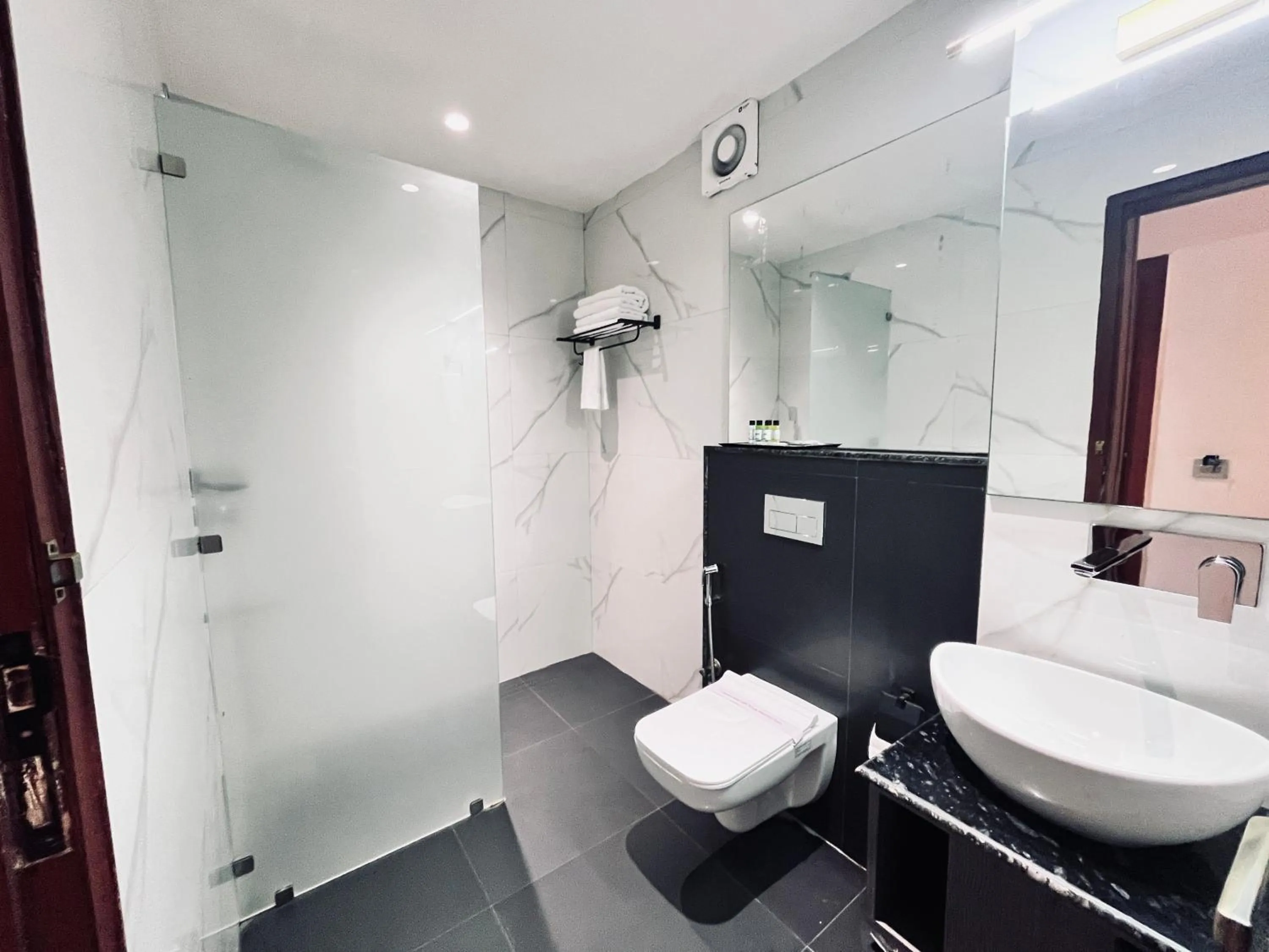 Shower in Western Blu INN