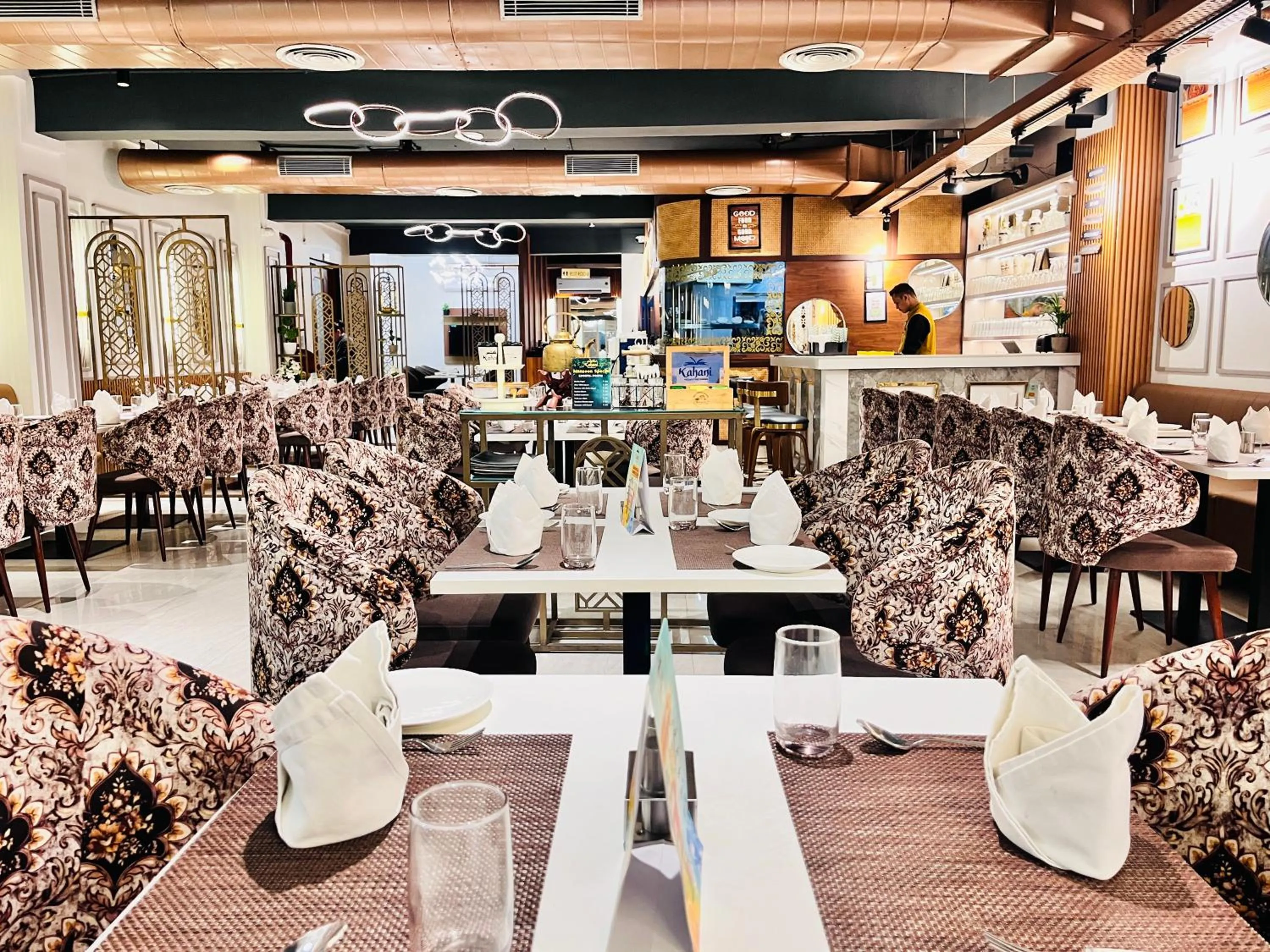 Restaurant/places to eat in Western Blu INN