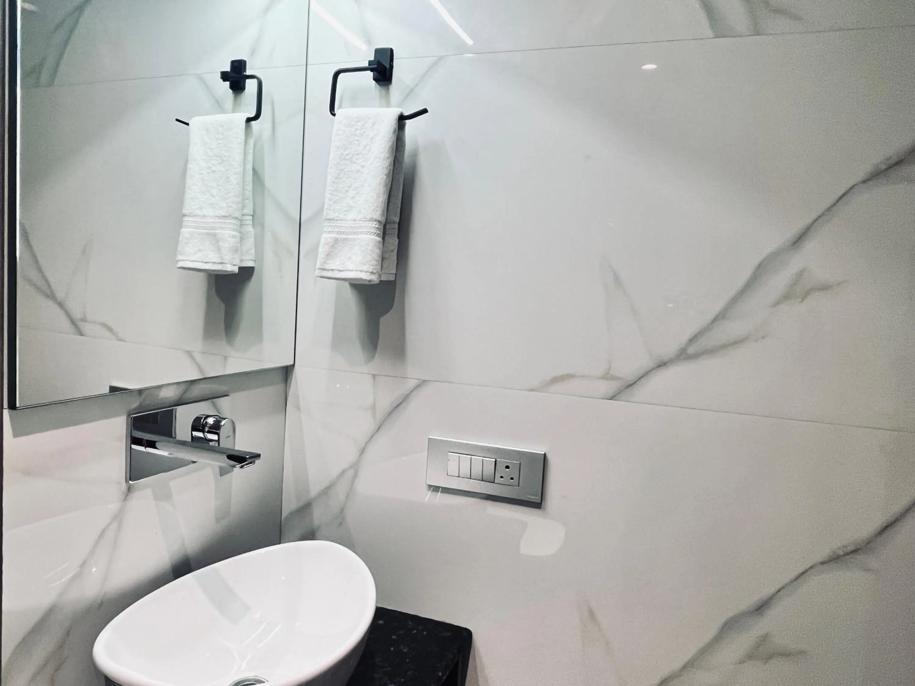 Shower in Western Blu INN