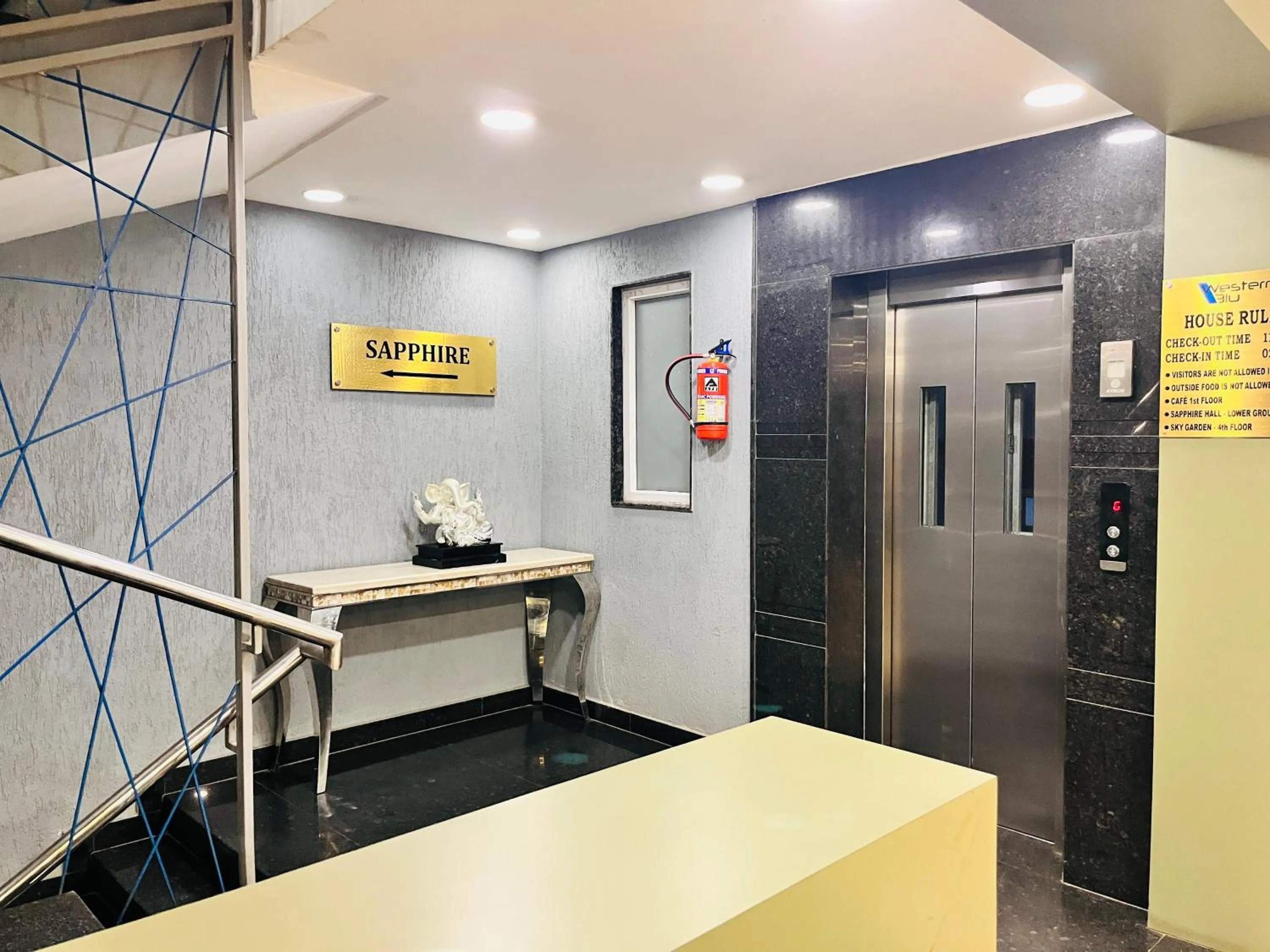 elevator in Western Blu INN