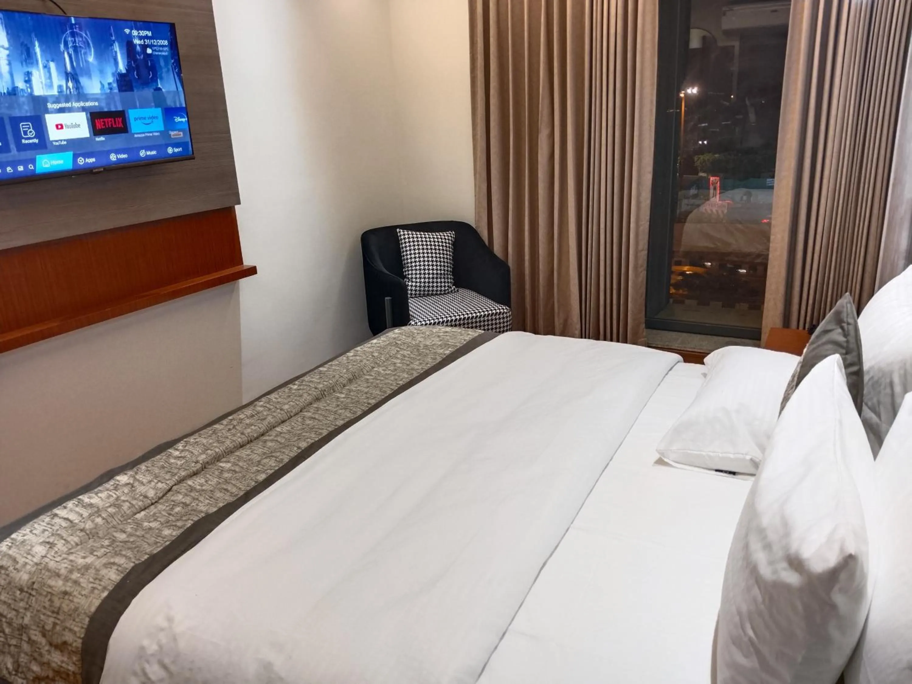 Bedroom, Bed in Western Blu INN