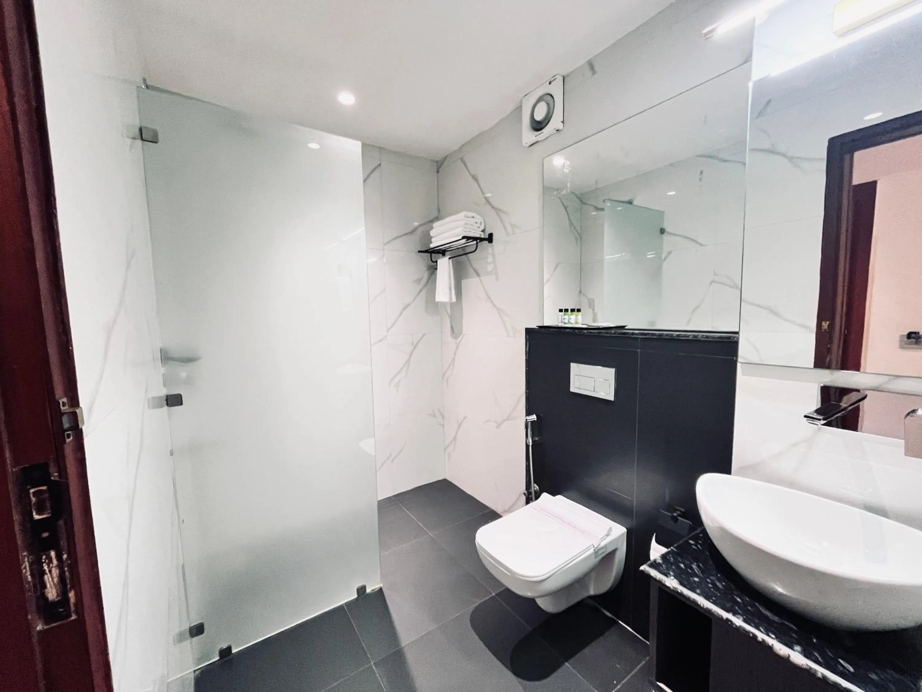 Shower in Western Blu INN