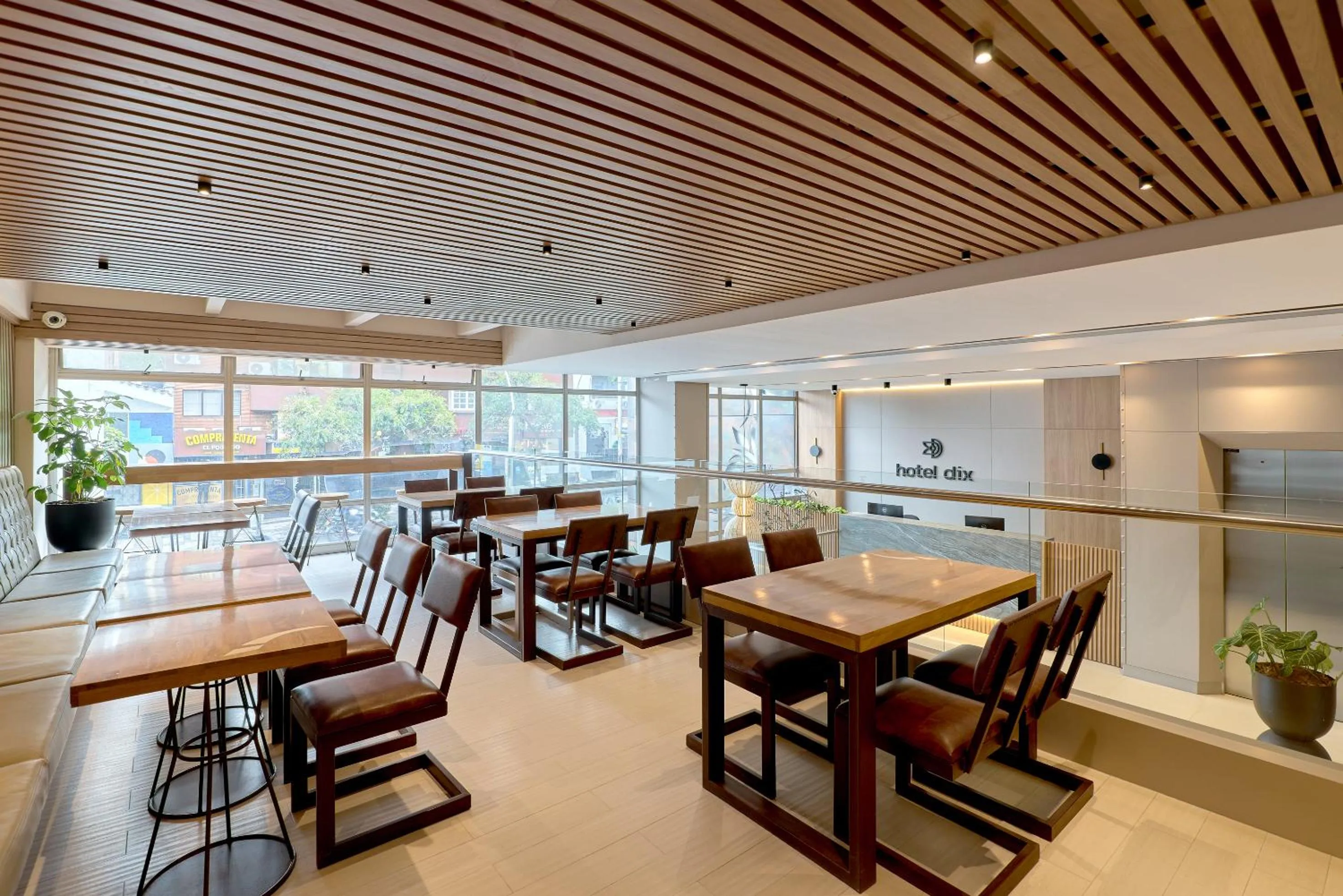 Restaurant/places to eat in Hotel Dix