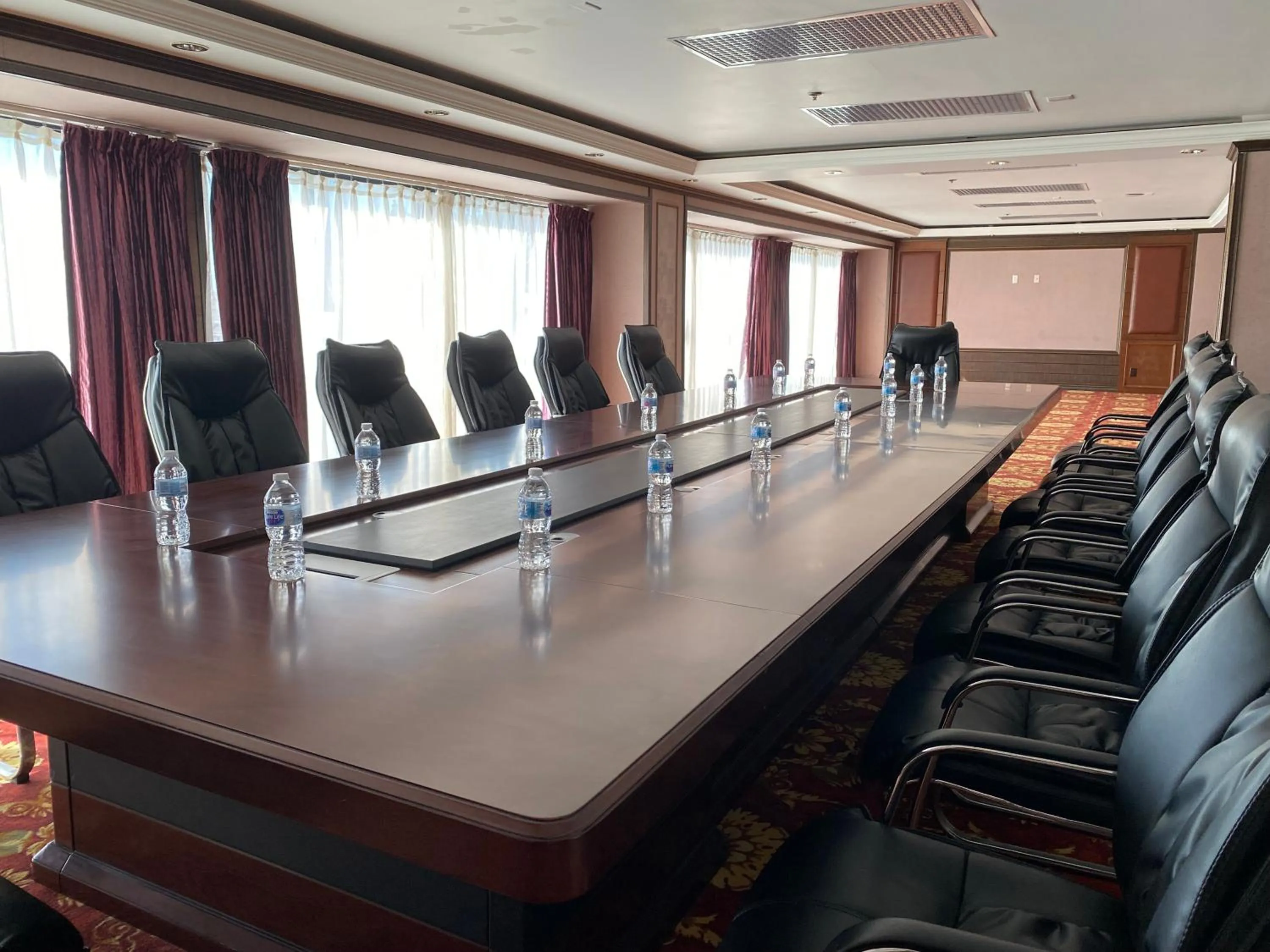 Meeting/conference room in LA Crystal Hotel -Los Angeles-Long Beach Area