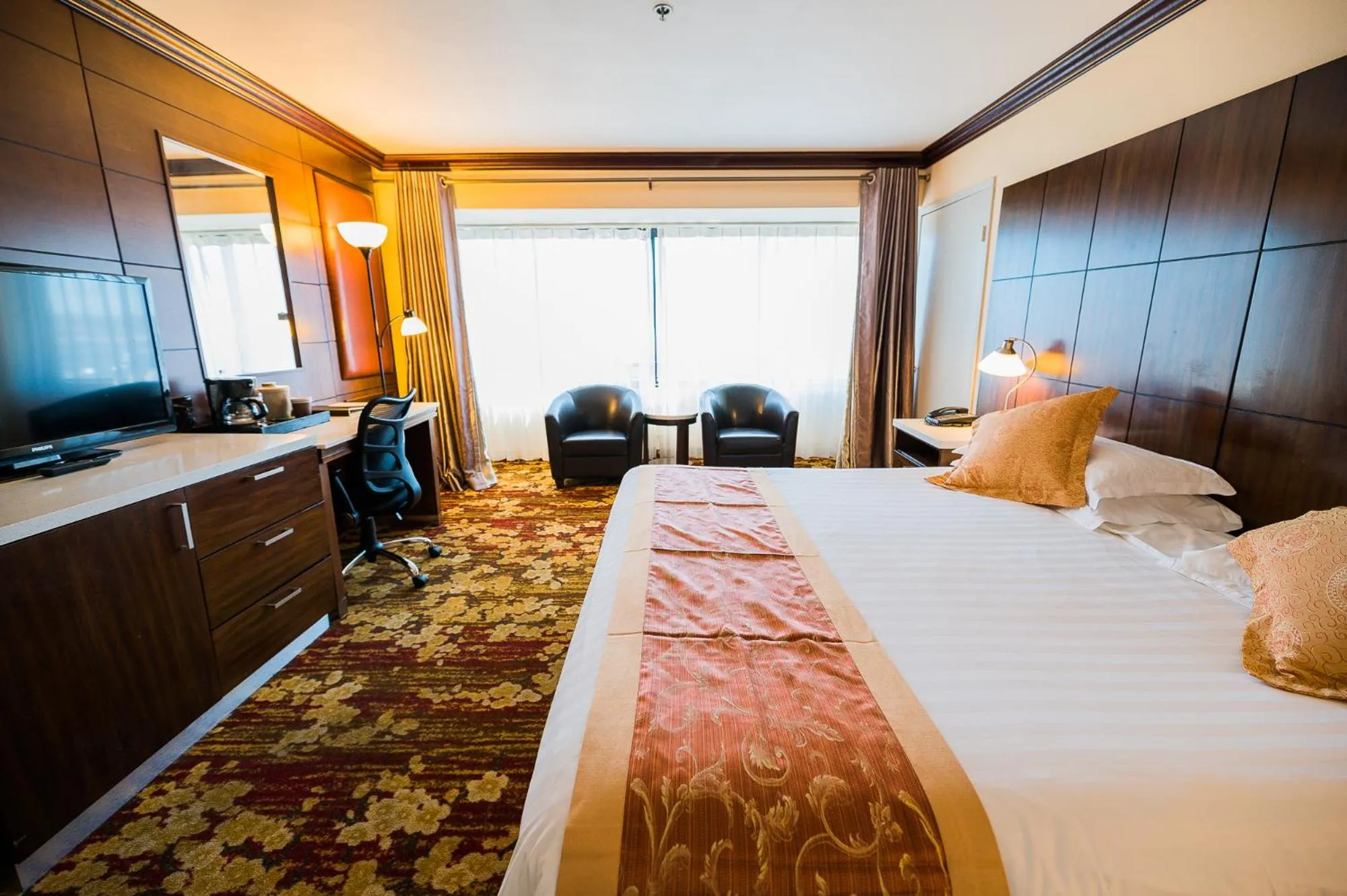 Bedroom, Bed in LA Crystal Hotel -Los Angeles-Long Beach Area