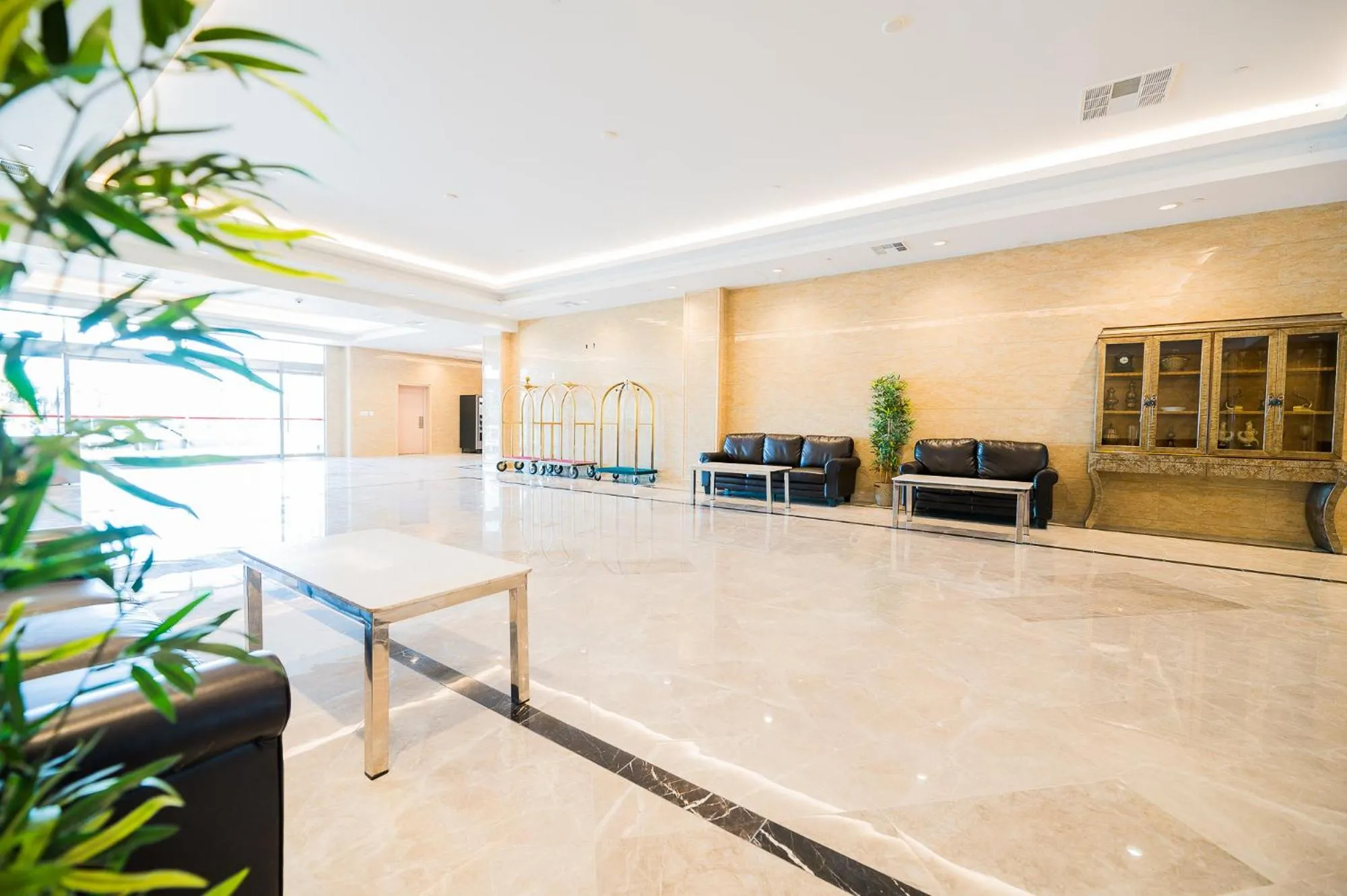 Lobby or reception in LA Crystal Hotel -Los Angeles-Long Beach Area