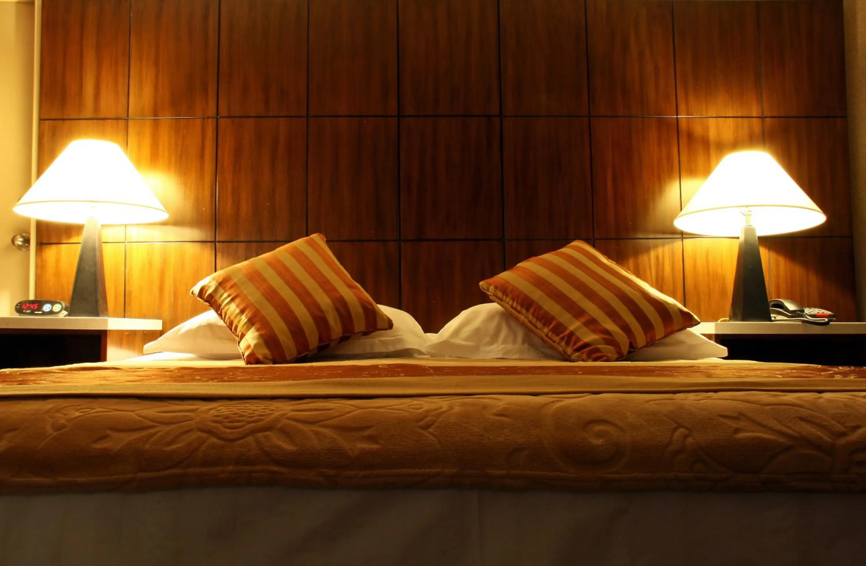 Bedroom, Bed in LA Crystal Hotel -Los Angeles-Long Beach Area