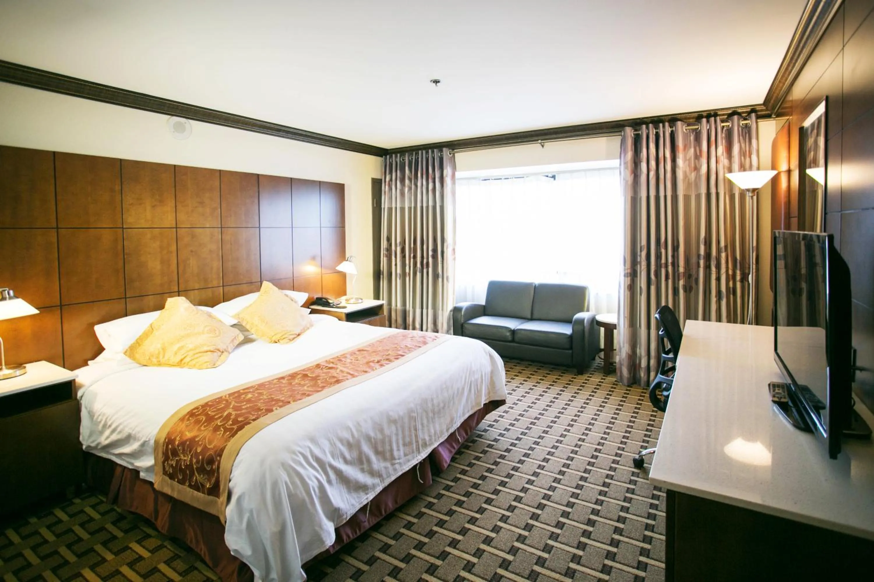 Decorative detail, Bed in LA Crystal Hotel -Los Angeles-Long Beach Area