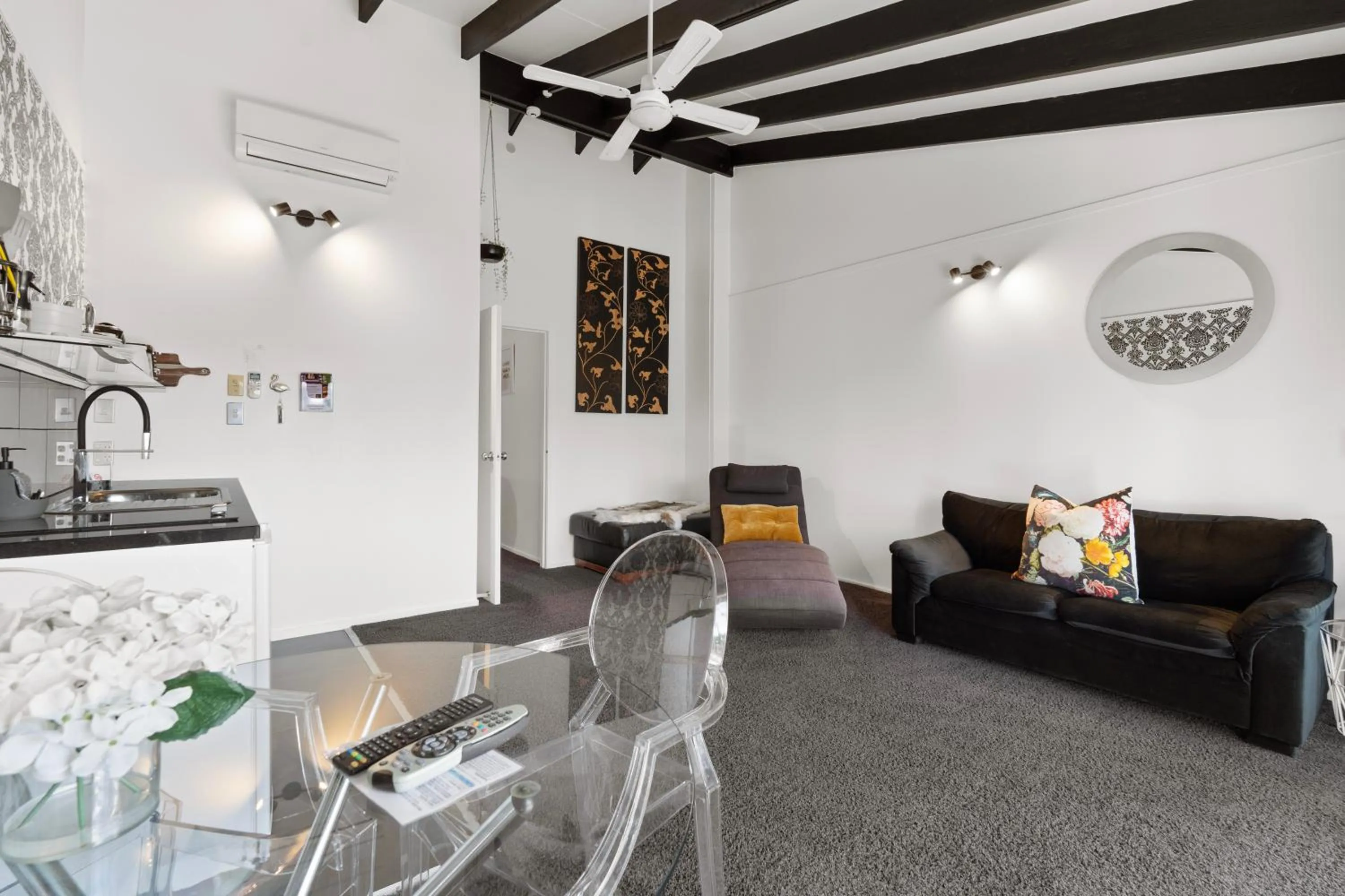 Living room in Orewa Beachcomber