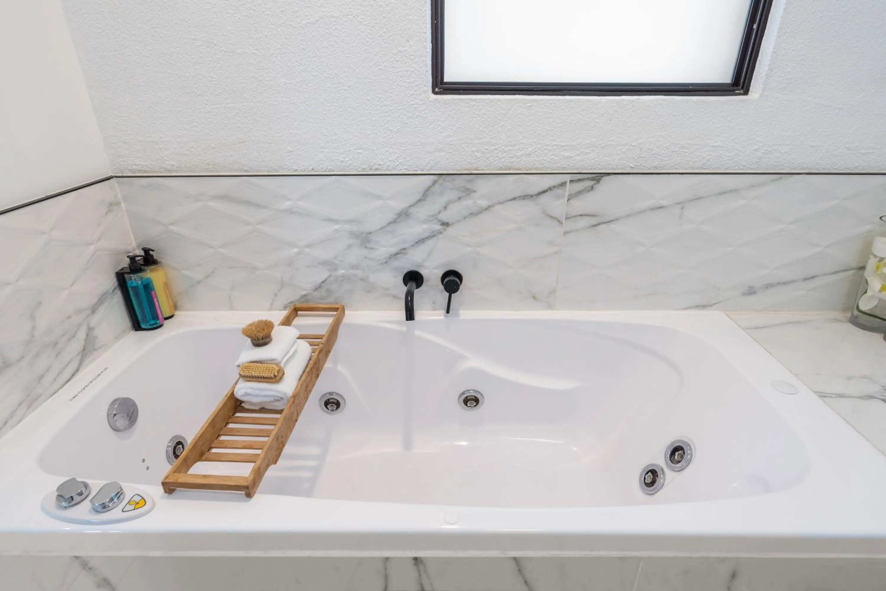 Bath in Orewa Beachcomber