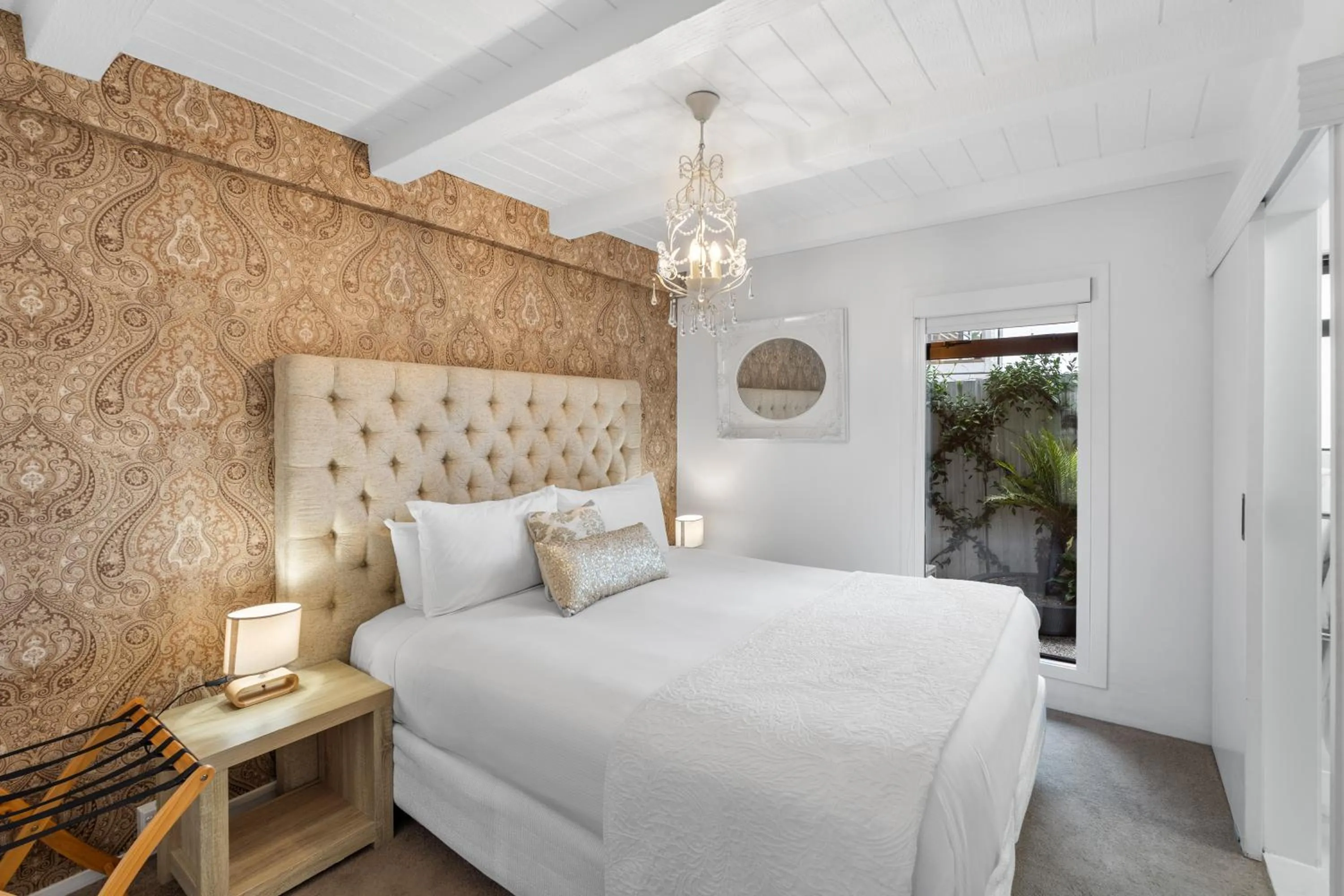 Bedroom, Bed in Orewa Beachcomber